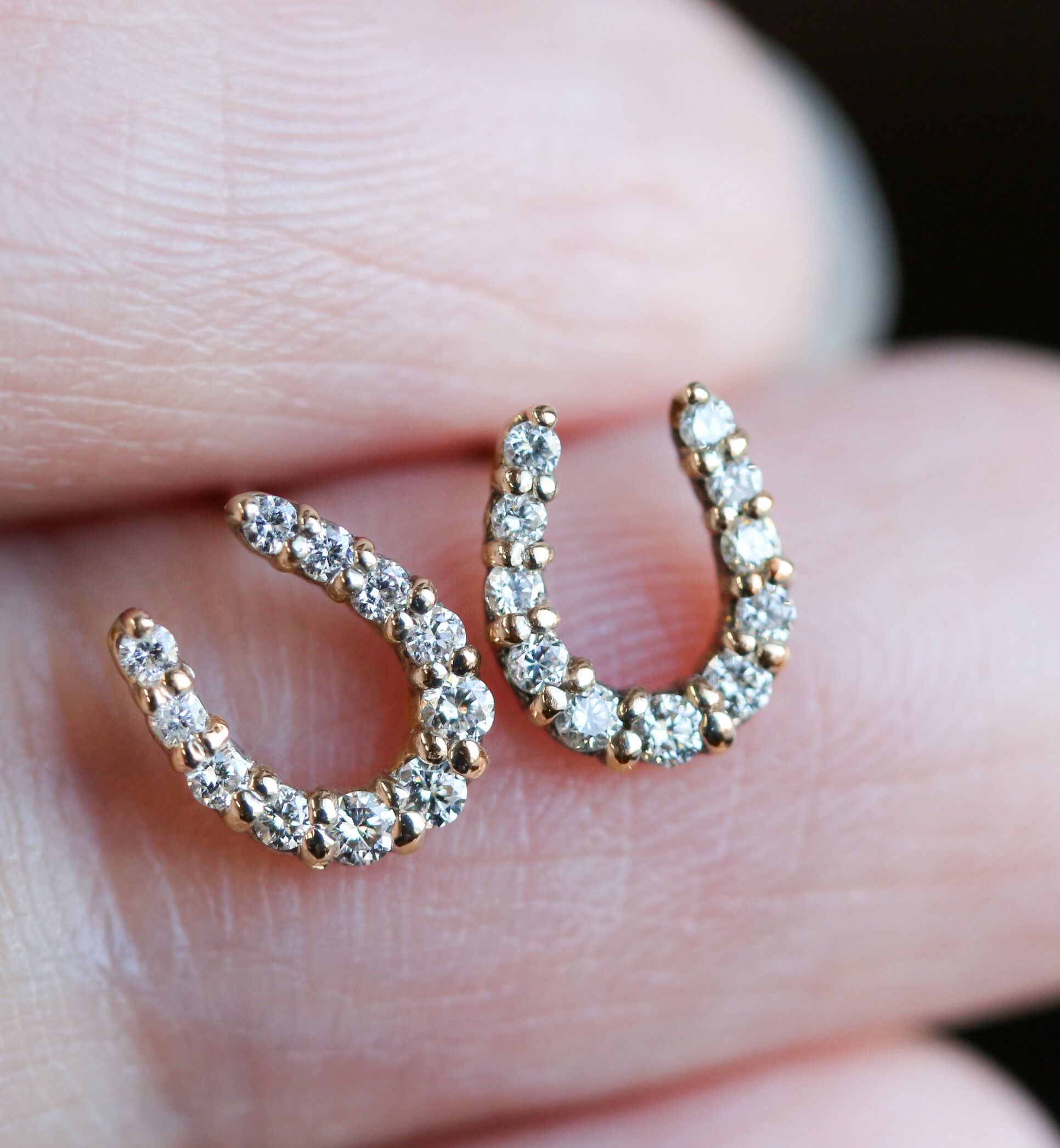  「ダイヤモンド ホースシュー パヴェ ピアス | K10YG」|ピアス|