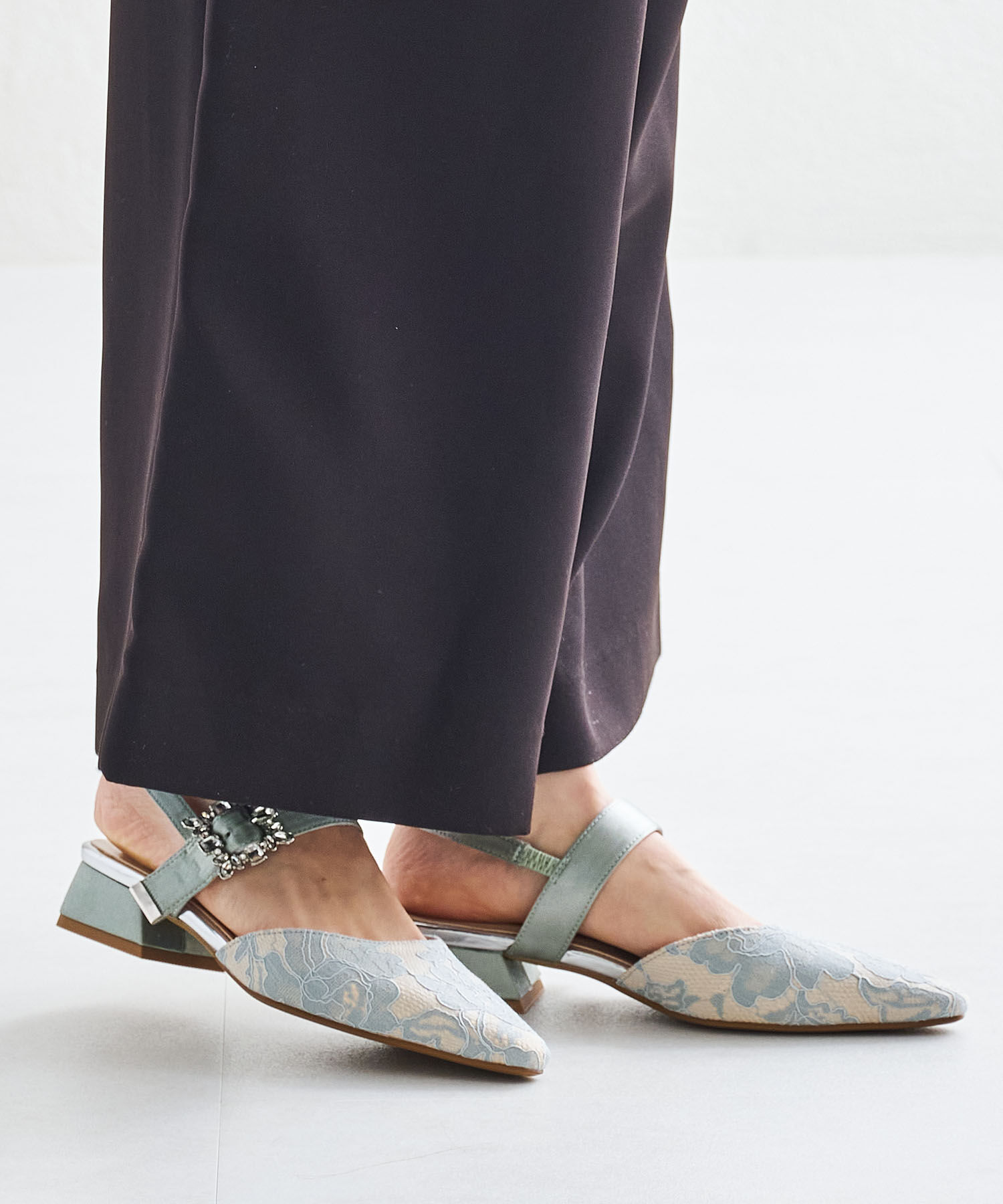 ORiental TRaffic「【オケージョン】ビジューバックストラップローヒールパンプス/MOR111」|パンプス|