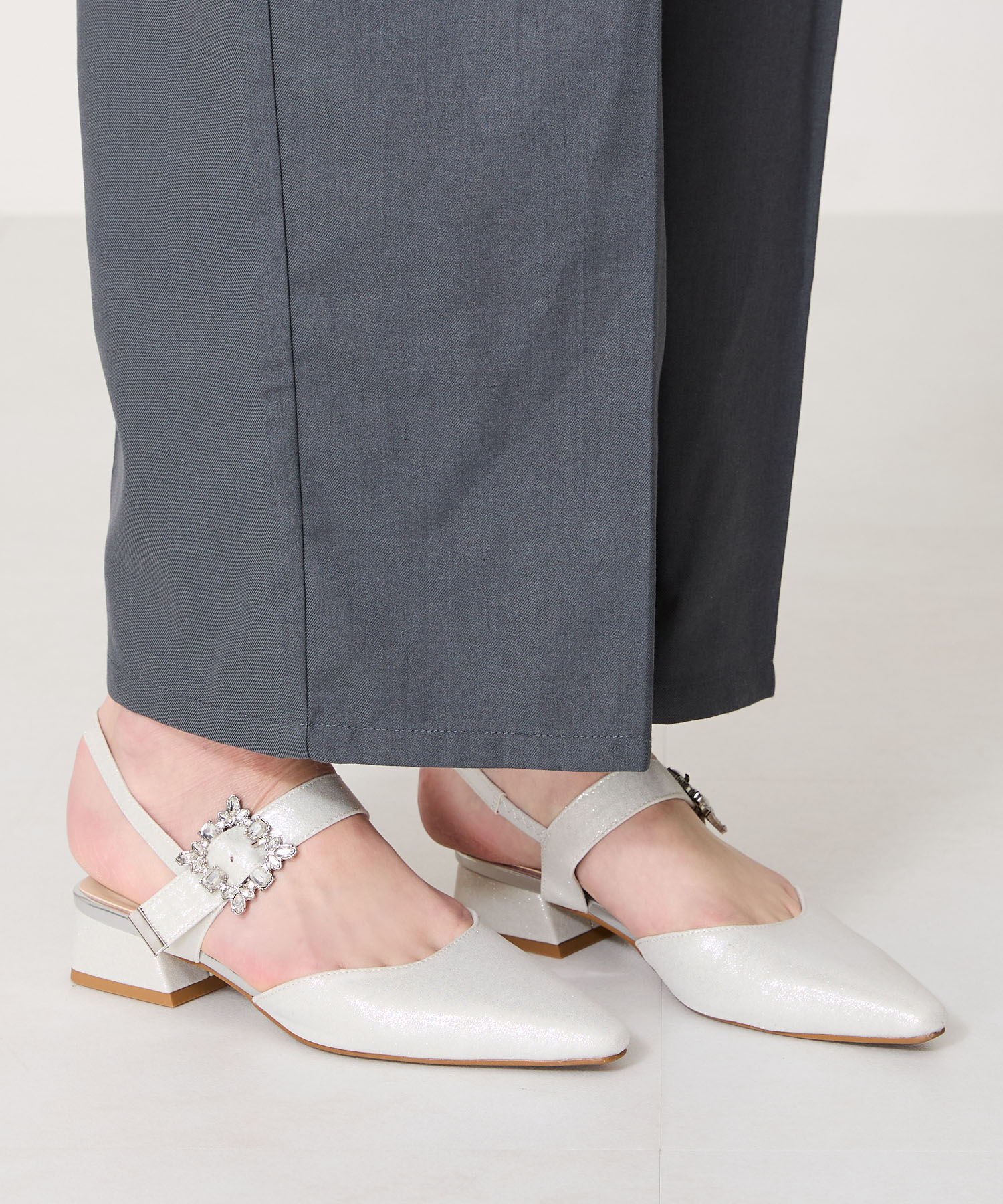 ORiental TRaffic「【オケージョン】ビジューバックストラップローヒールパンプス/MOR111」|パンプス|