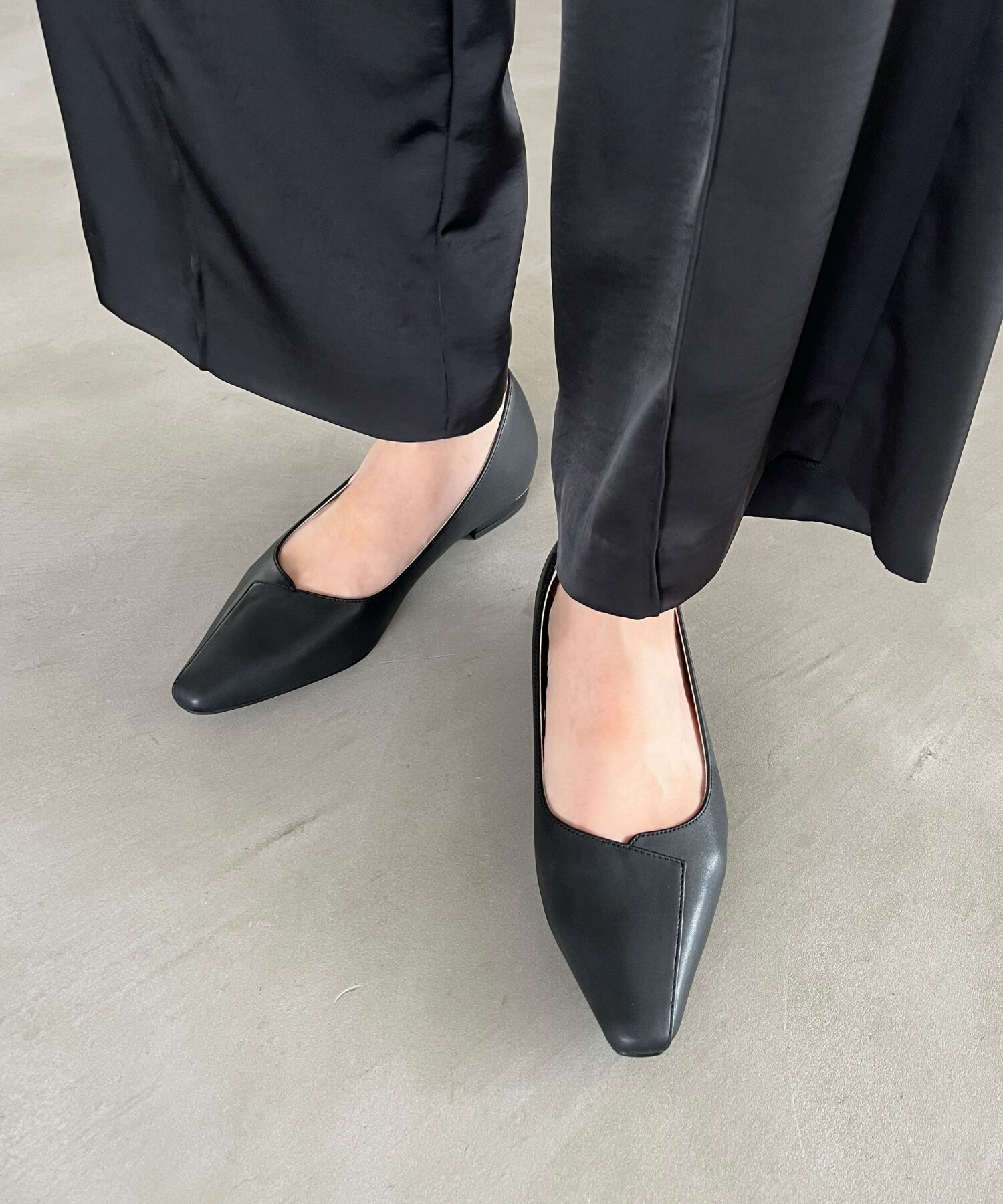 ORiental TRaffic「アシンメトリーデザイン フラット パンプス /55102 通勤靴 すっきりシルエット」|パンプス|