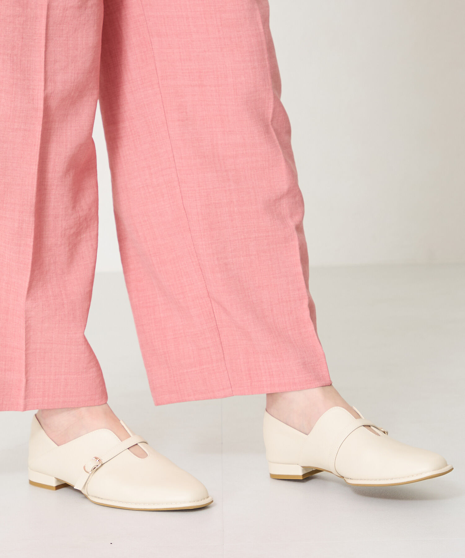 ORiental TRaffic「【WEB限定】ベルトデザインウエーブカットバブーシュ /55104 パンプス フラット 甲深 通勤靴」|パンプス|