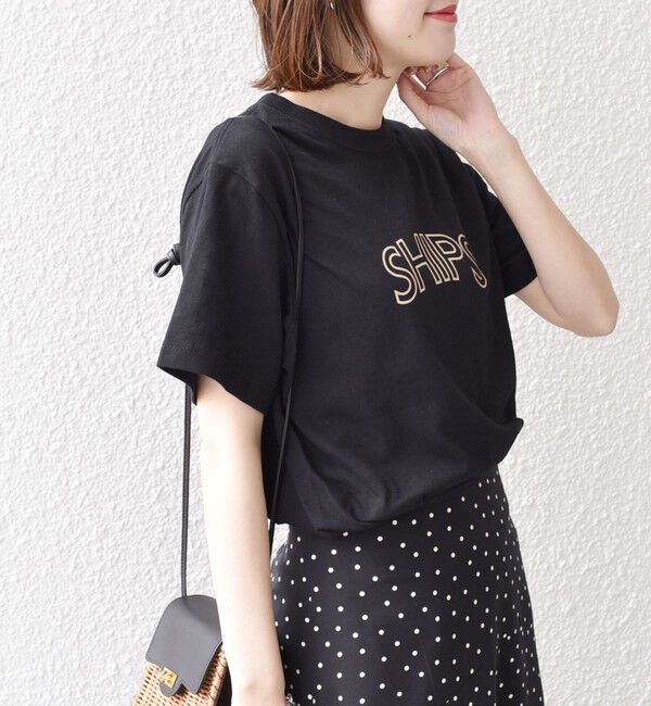 SHIPS for women「《一部追加予約》【WEB限定】 SHIPS ラウンド プリント ロゴ TEE」|Tシャツ・カットソー|
