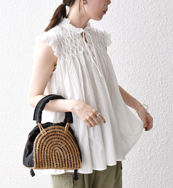 SHIPS any「SHIPS any:〈洗濯機可能〉ハンドスモッキング コットン フリル スタンドカラー ブラウス」|シャツ・ブラウス|