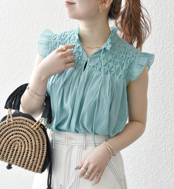 SHIPS any「SHIPS any:〈洗濯機可能〉ハンドスモッキング コットン フリル スタンドカラー ブラウス」|シャツ・ブラウス|