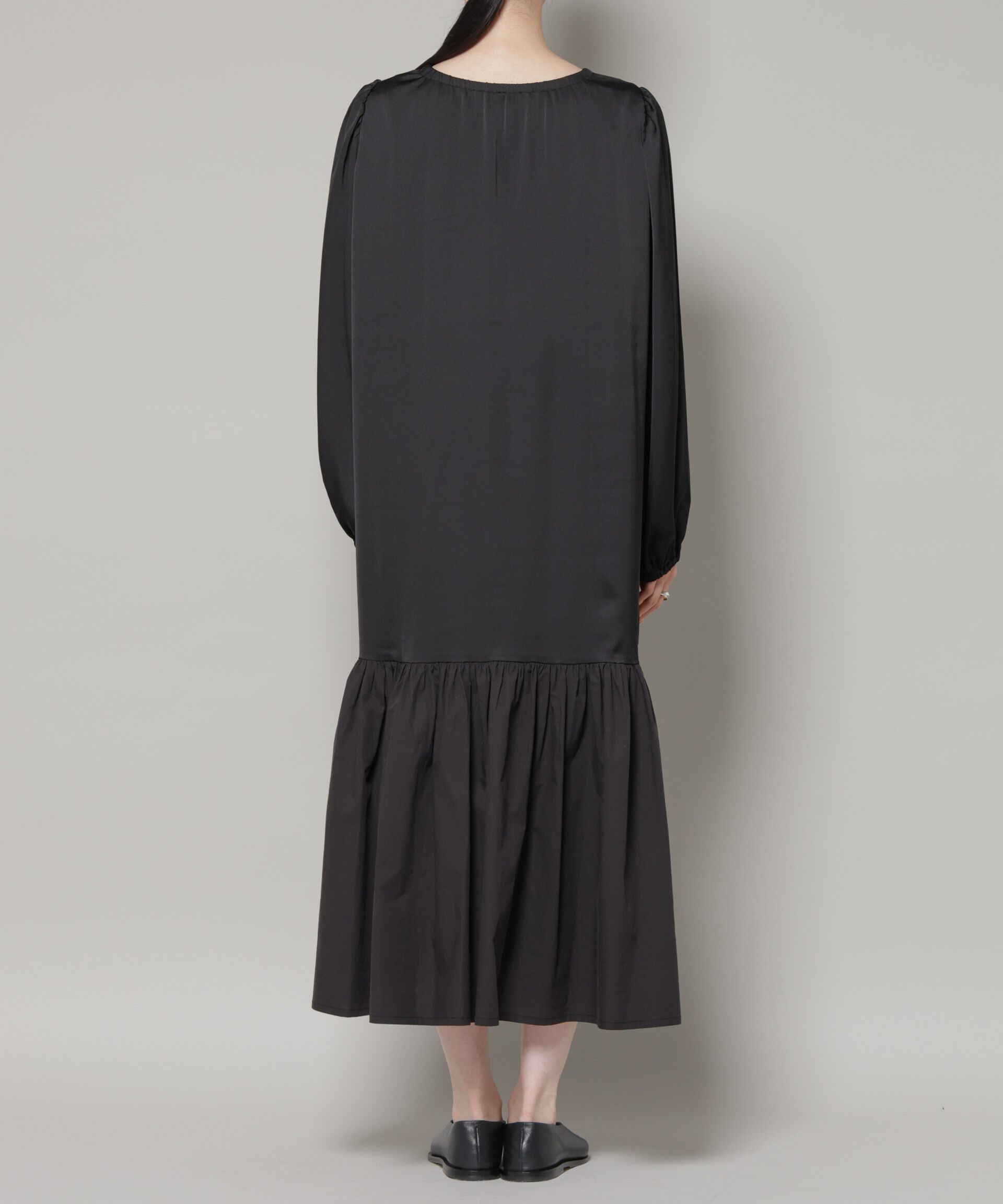 nano･universe「異素材切り替えギャザーサテンワンピース」|ワンピース|