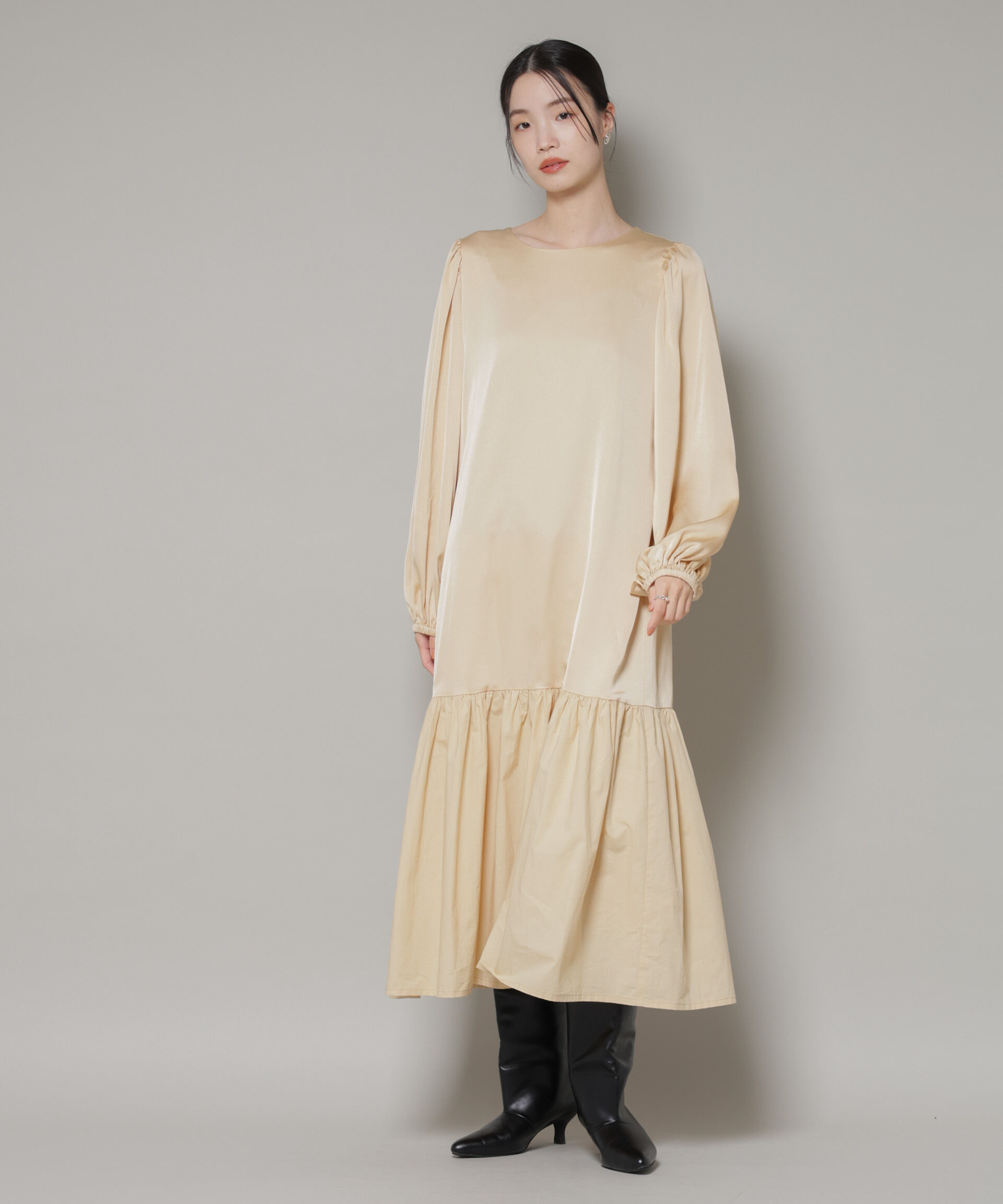 nano･universe「異素材切り替えギャザーサテンワンピース」|ワンピース|