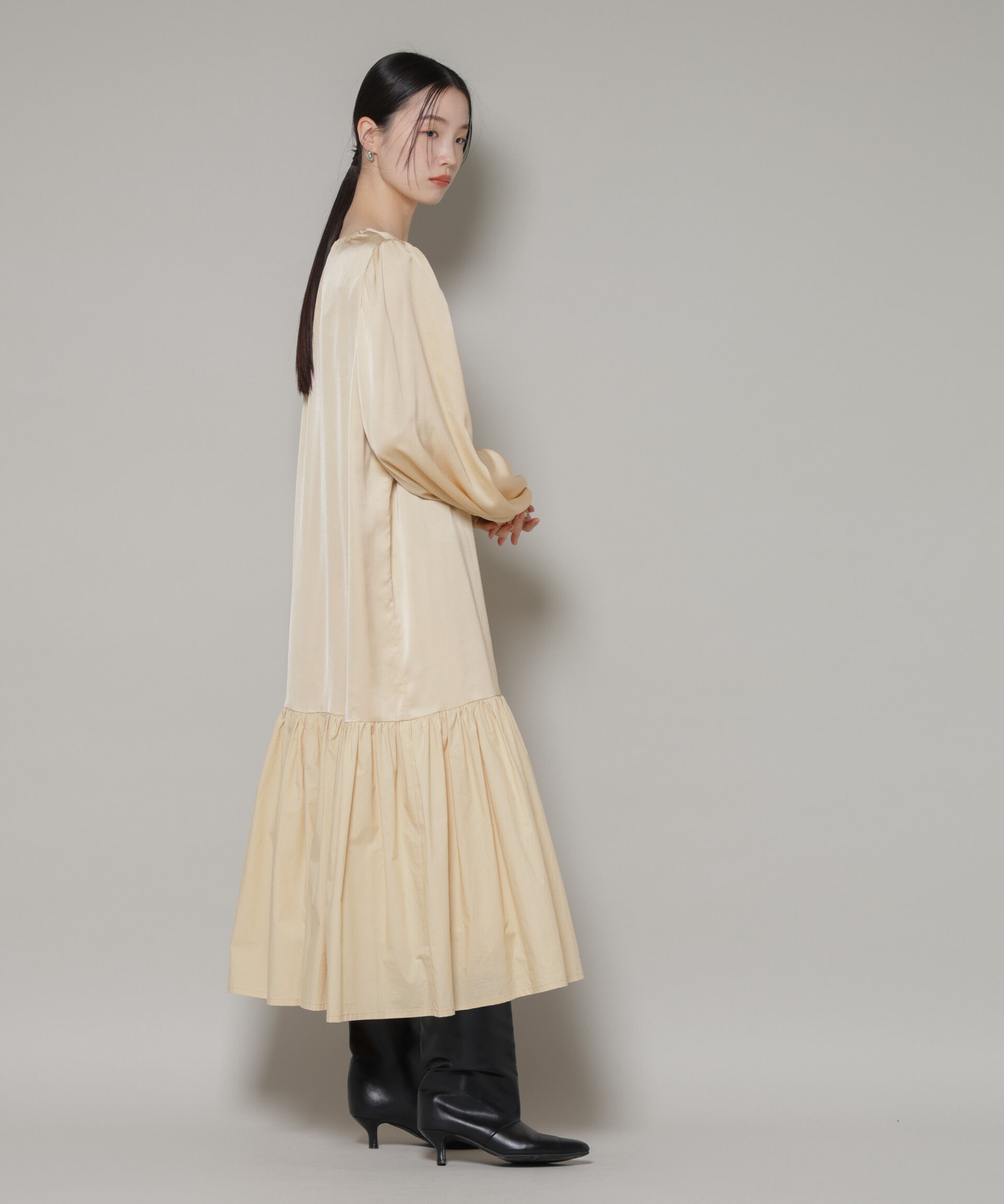 nano･universe「異素材切り替えギャザーサテンワンピース」|ワンピース|