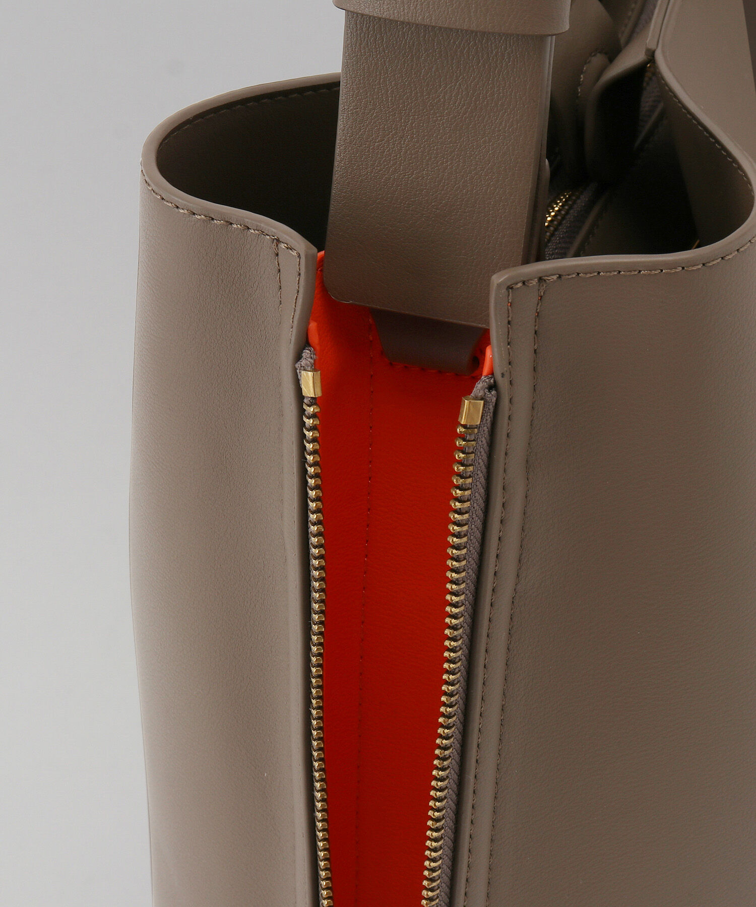 E'POR「【A4対応】【通勤】【E'POR】Y BAG Shoulder Large（サイドジップショルダーバッグ）【WEB限定/一部店舗限」|ショルダー・メッセンジャー|