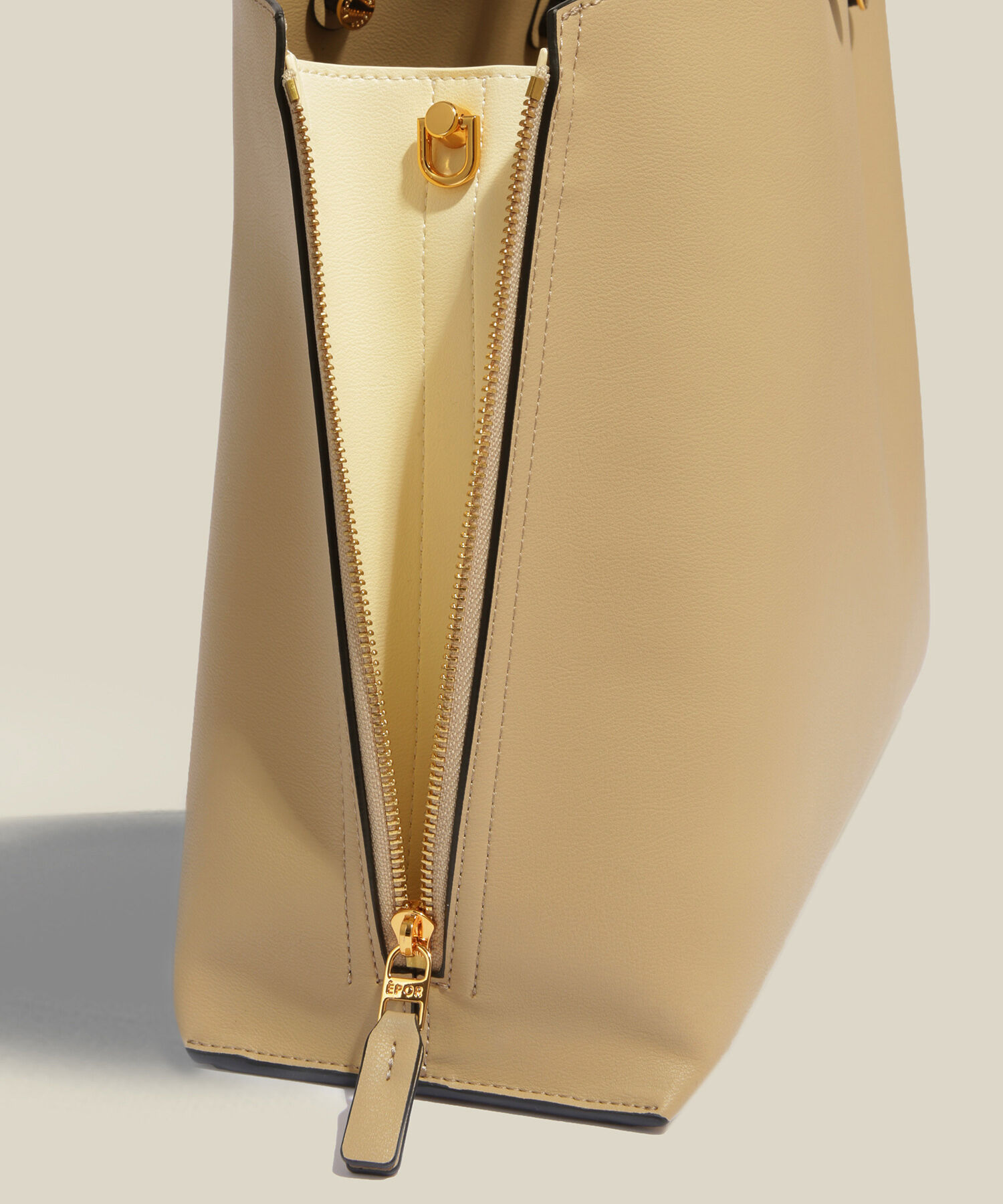 ROPE「【E'POR】Y BAG Medium+【WEB限定/一部店舗限定】【通勤】【A4/PC対応】【25AW】」|ショルダー・メッセンジャー|