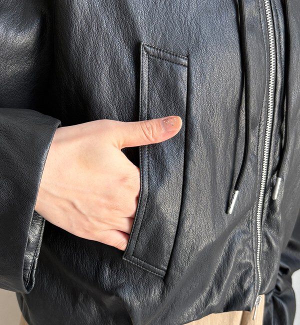  「【WEB限定】フェイクレザーショートフーディージャケット」|ブルゾン・スタジャン|