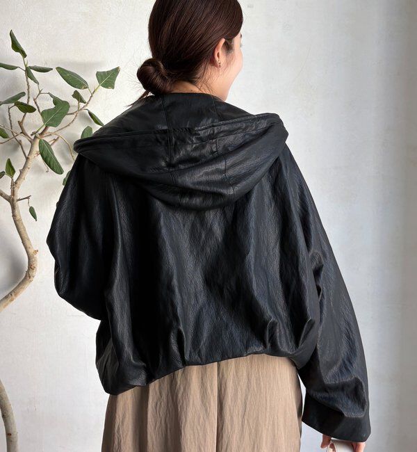  「【WEB限定】フェイクレザーショートフーディージャケット」|ブルゾン・スタジャン|