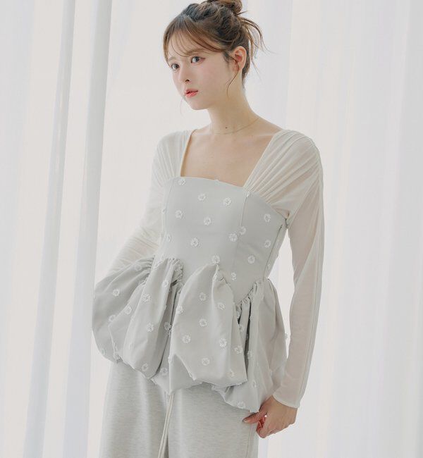  「【SALON by Chico】ドッキングバルーンペプラムフラワーブラウス」|シャツ・ブラウス|