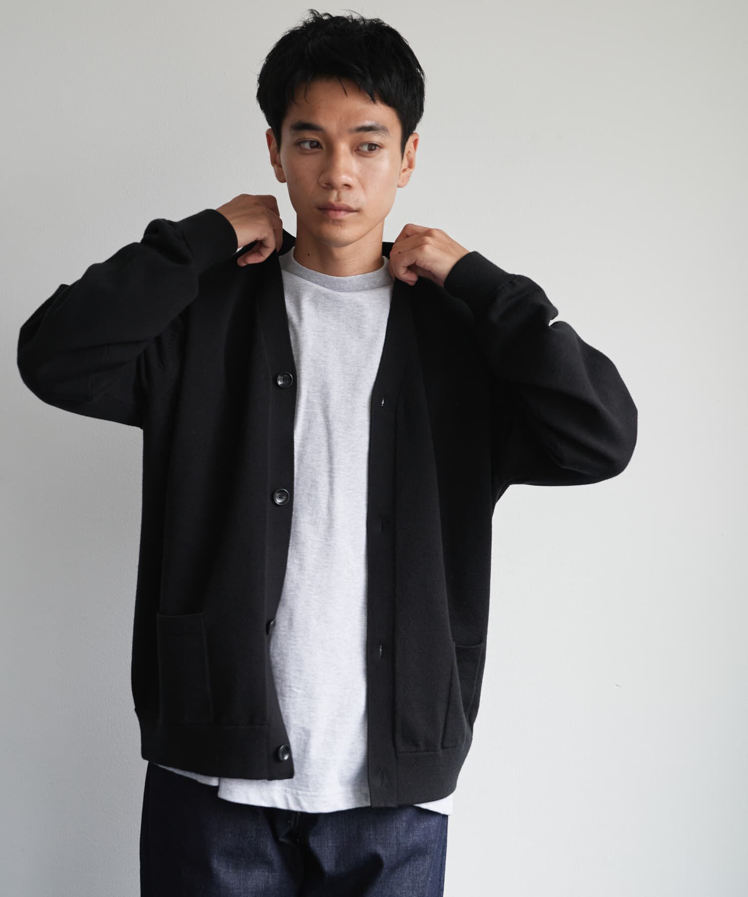 URBAN RESEARCH DOORS「『XLｻｲｽﾞ/WEB限定/仁村紗和さん着用』『UR TECH 200日ﾆｯﾄ』Vﾈｯｸｶｰ」|カーディガン|ブラック