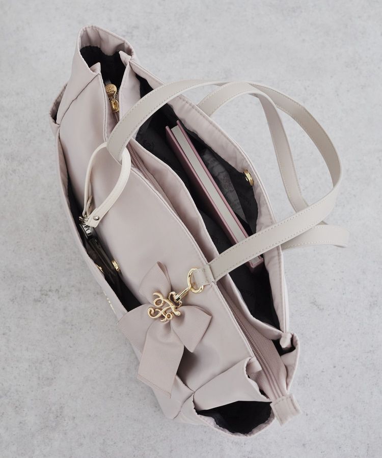 Maison de FLEUR「撥水加工リボンチャームマルチポケットトートM」|トートバッグ|