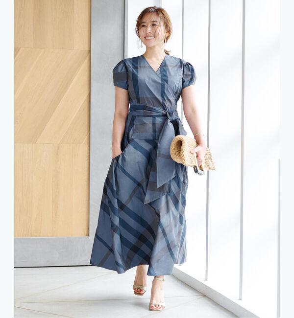 ur's「【八田真理子さんコラボアイテム】パフスリーブカシュクールフレアワンピース」|ワンピース|チェック/ブルー