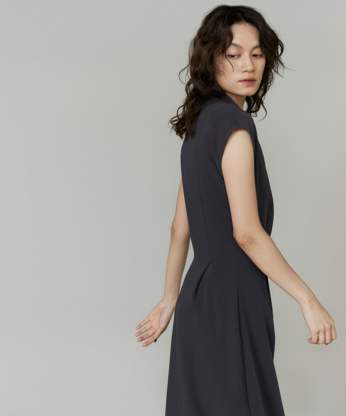 la veille by SUPERIOR CLOSET「《大きいサイズ》アシンメトリーワンピース」|ワンピース|