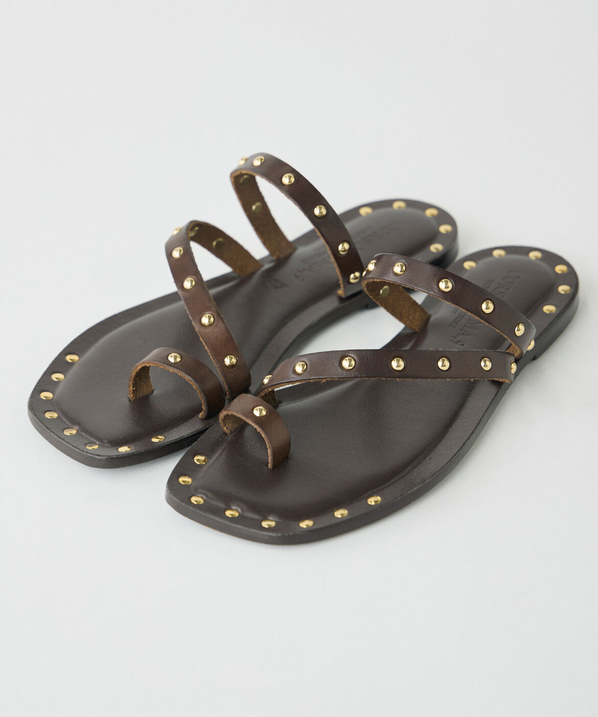 INED「スタッズトングサンダル《CORSO ROMA,9》」|サンダル|
