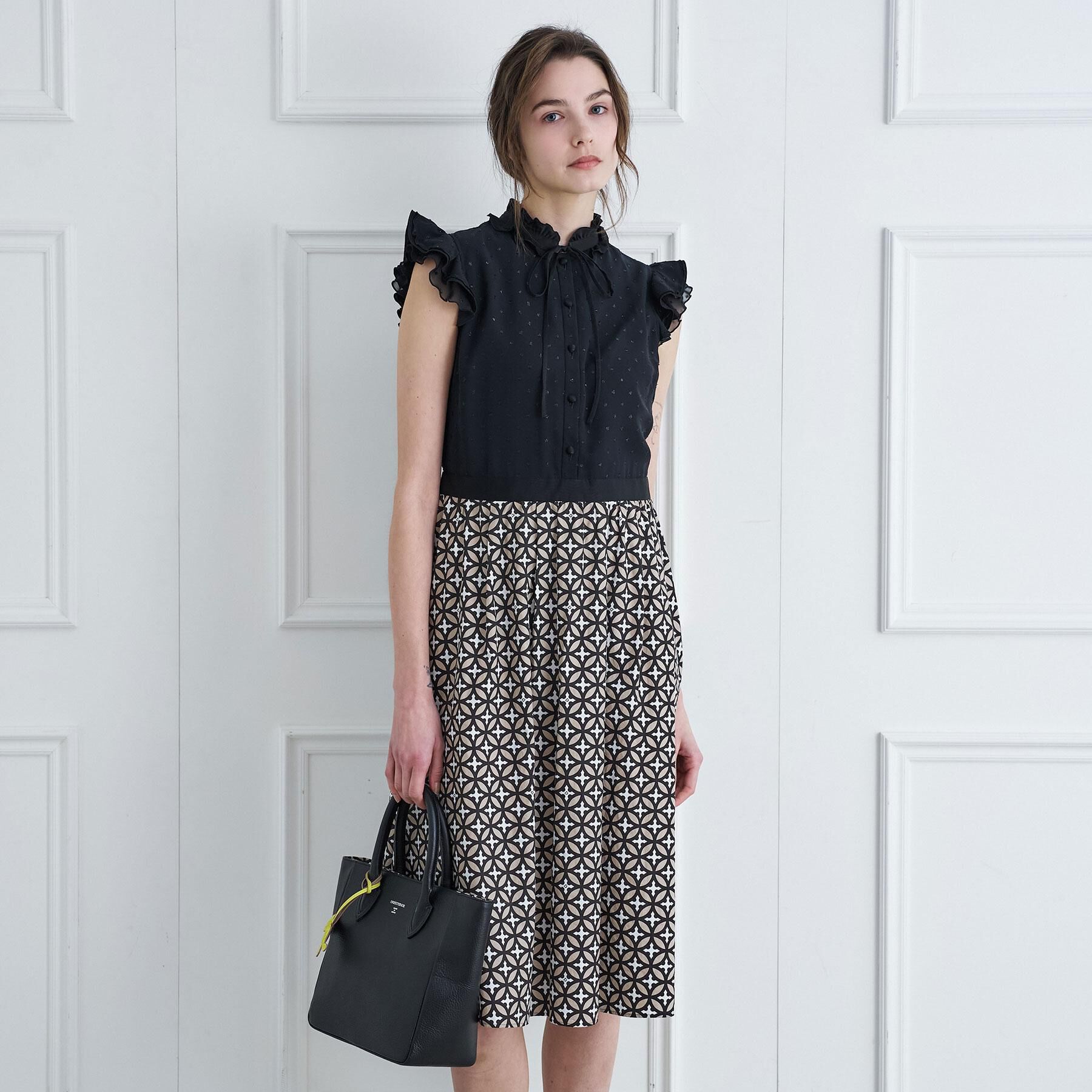 DRESSTERIOR「オーバーラップウィングスリーブワンピース」|ワンピース|