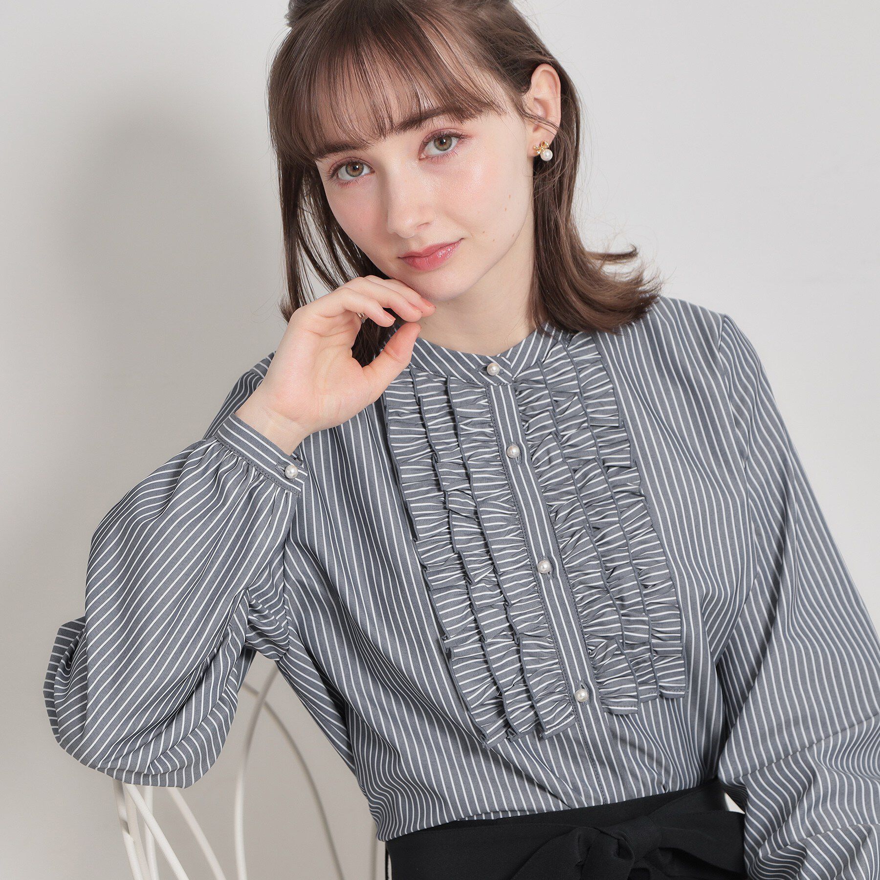 Couture broach「ストライプフリルBL」|シャツ・ブラウス|ネイビー(394)