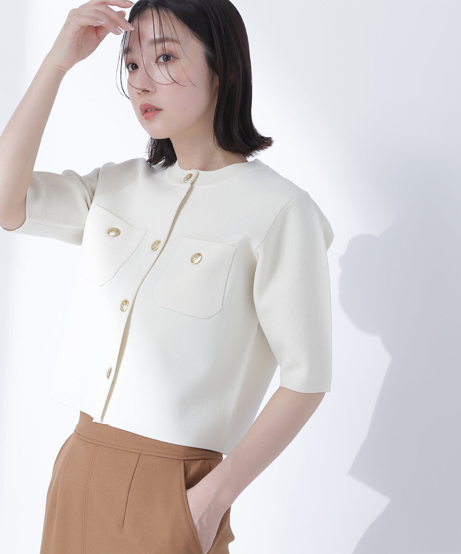  「エンブレムボタンニットジャケット半袖」|ニット・セーター|