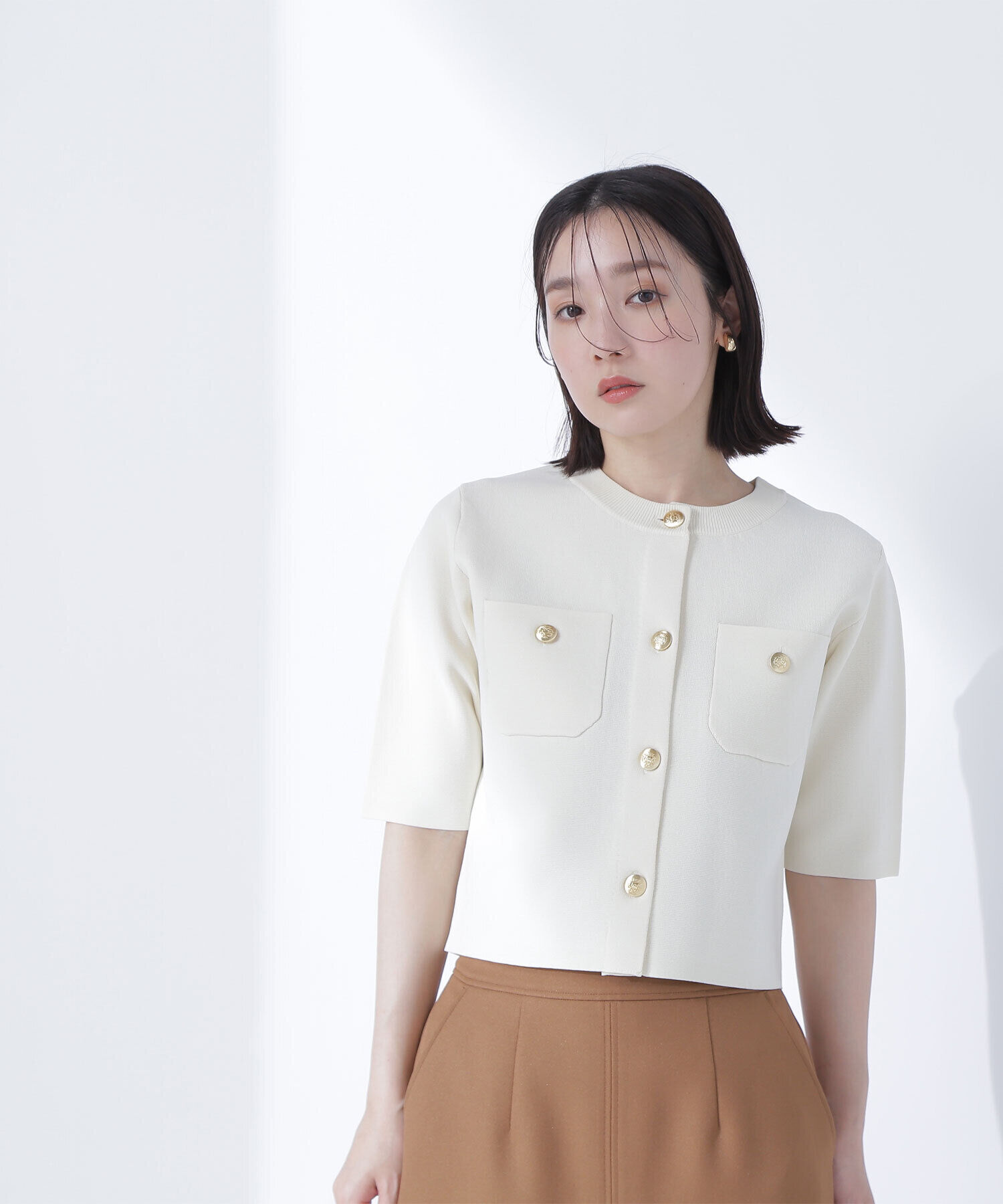  「エンブレムボタンニットジャケット半袖」|ニット・セーター|