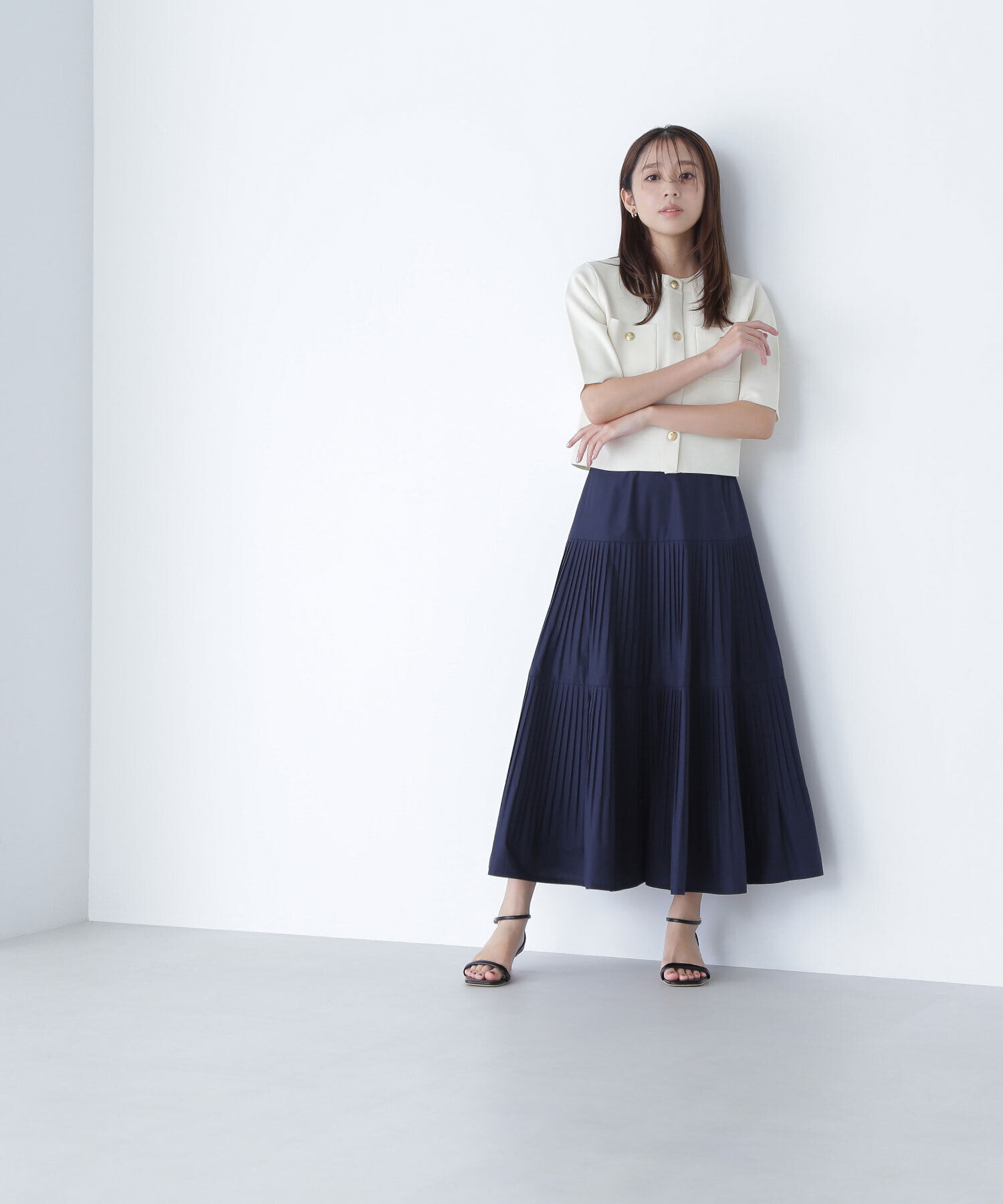  「エンブレムボタンニットジャケット半袖」|ニット・セーター|