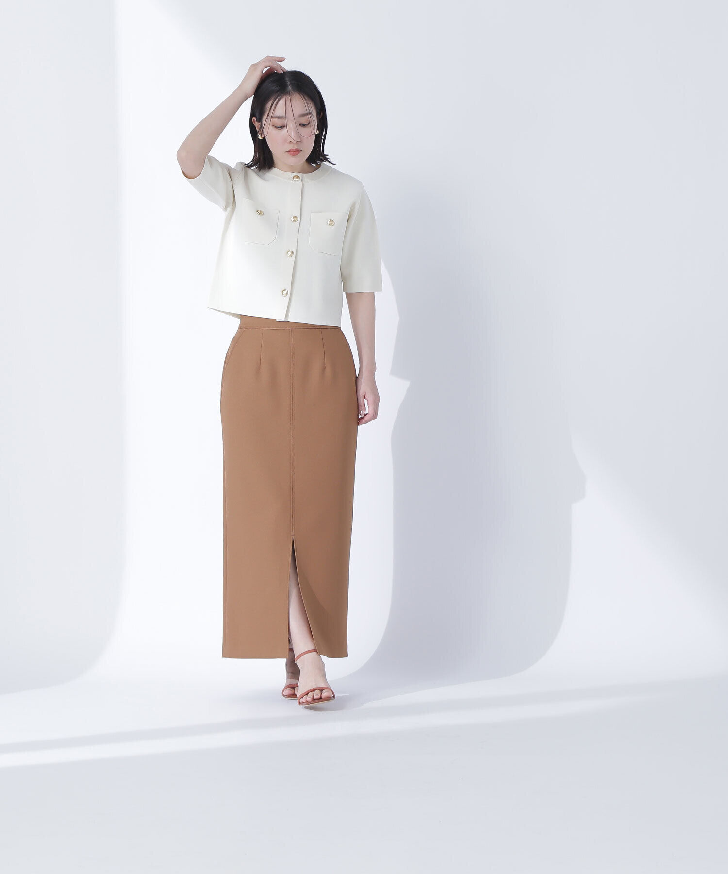  「エンブレムボタンニットジャケット半袖」|ニット・セーター|