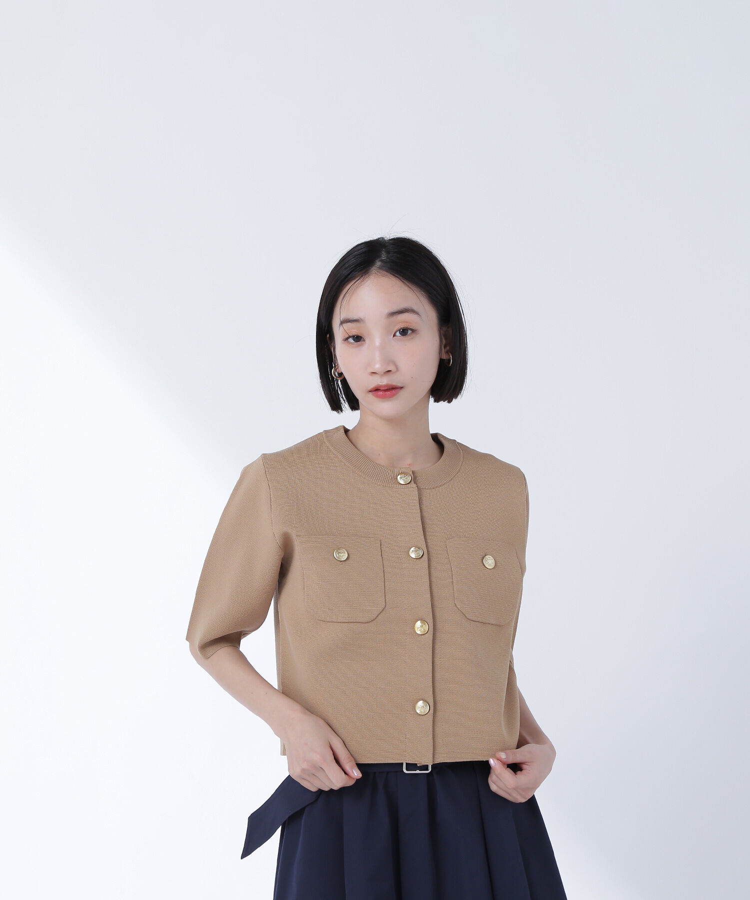  「エンブレムボタンニットジャケット半袖」|ニット・セーター|