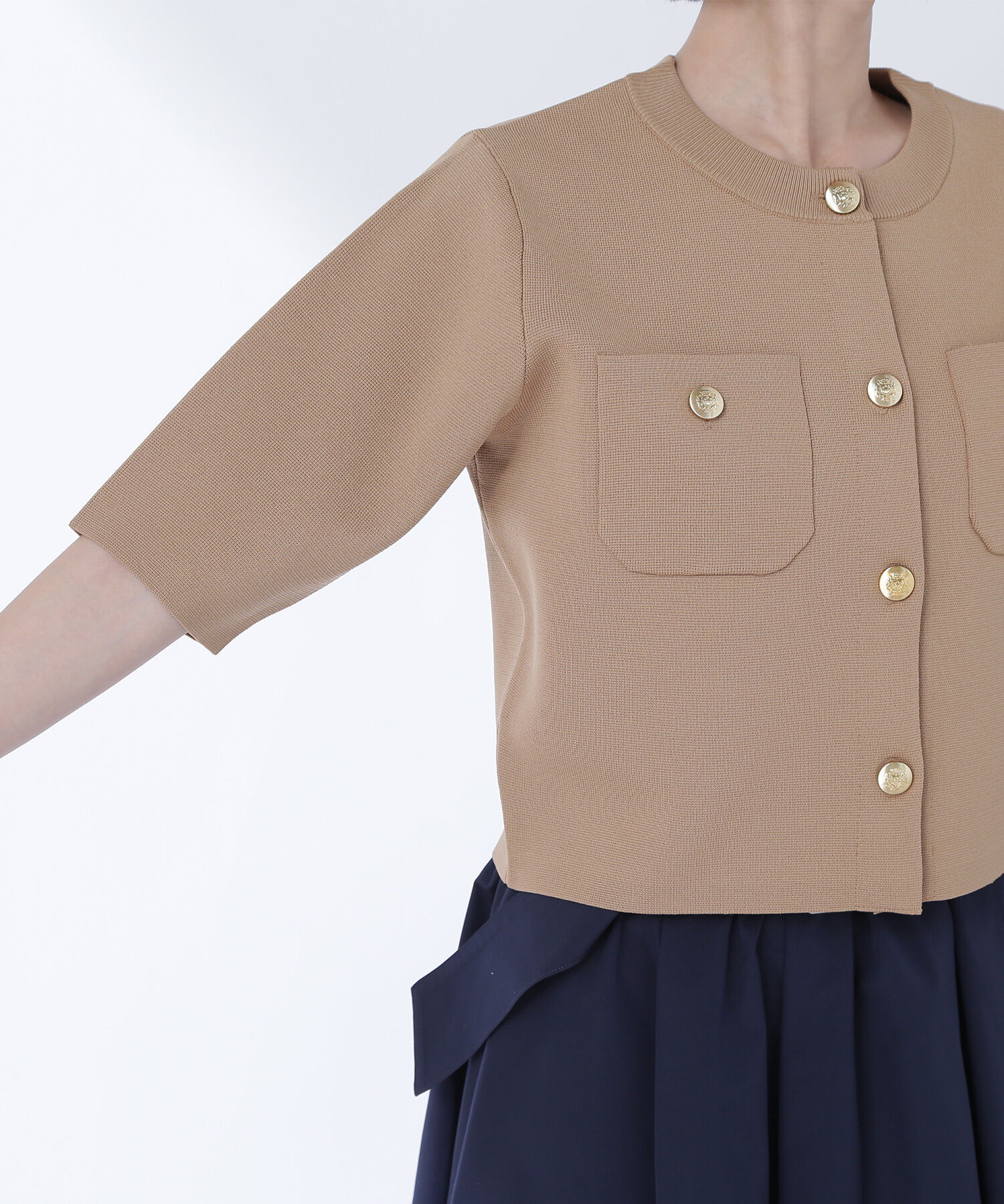  「エンブレムボタンニットジャケット半袖」|ニット・セーター|