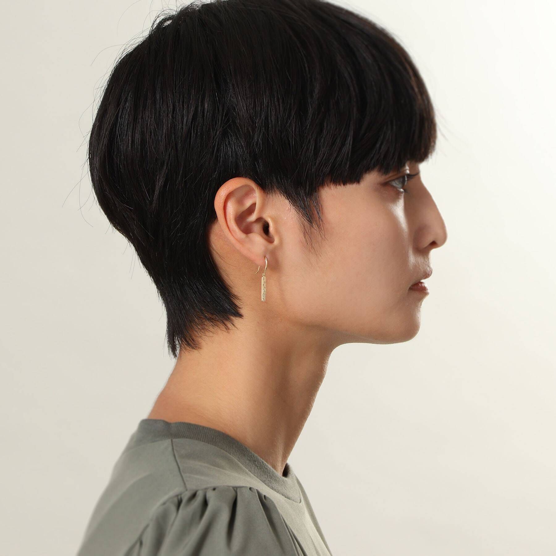 COCOSHNIK「K18ダイヤモンド アラシパヴェ バーフックピアス」|ピアス|