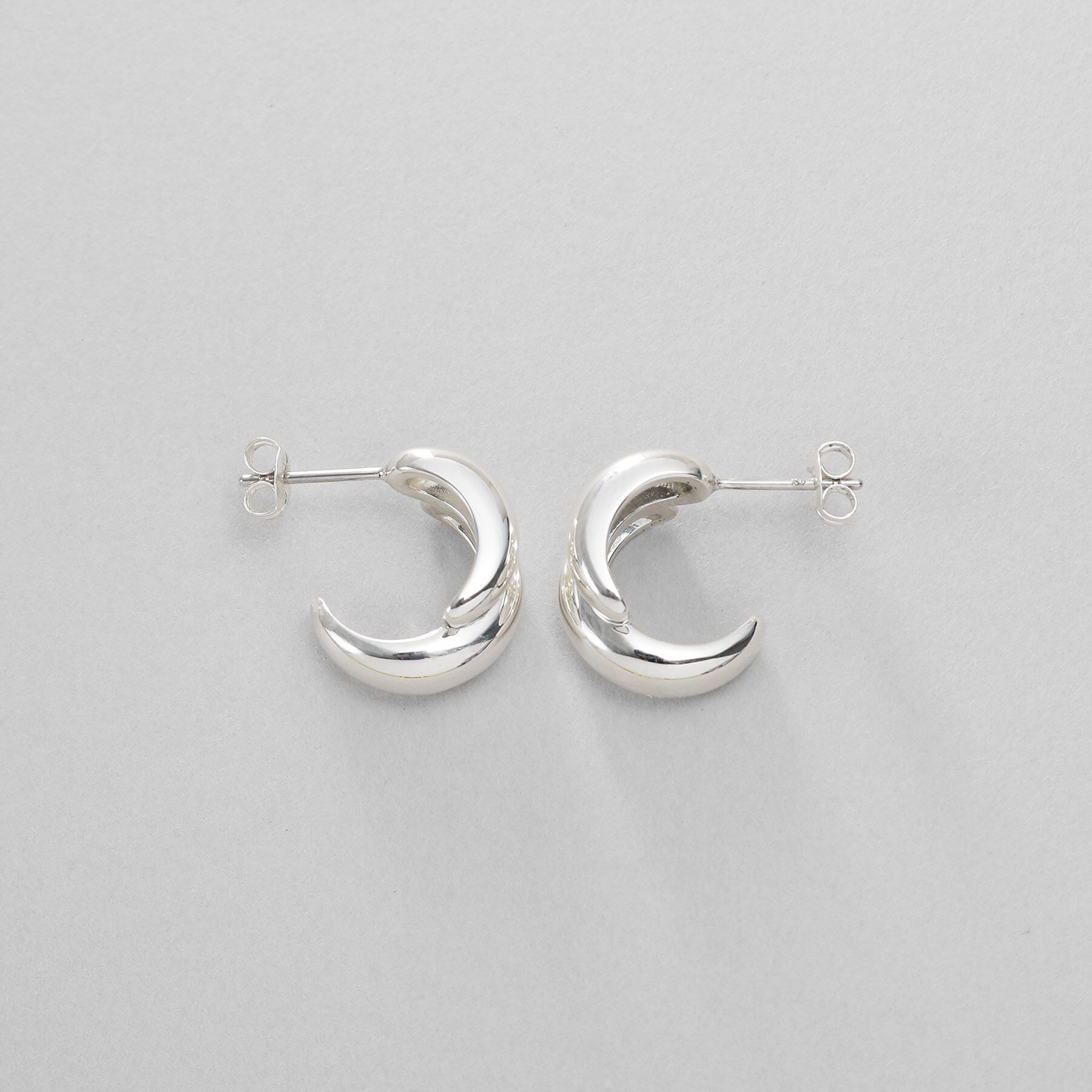 COCOSHNIK ONKITSCH「シルバー スモールフープ チャビーローテイテッドピアス」|ピアス|