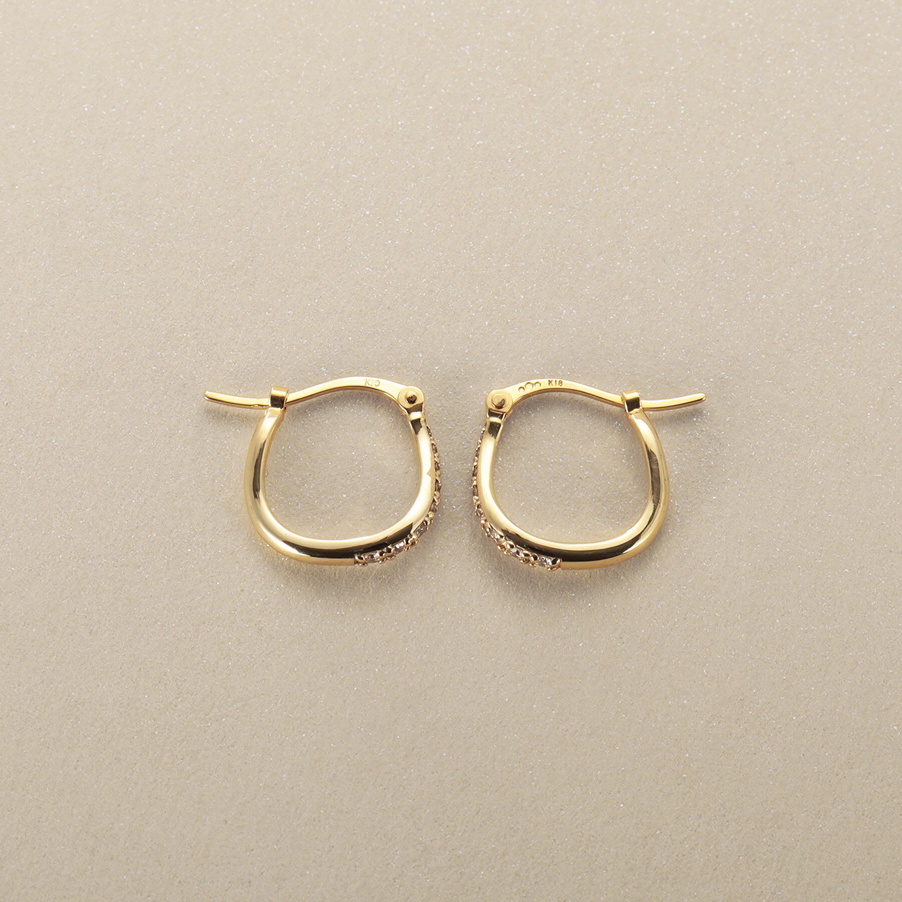 COCOSHNIK「K10ダイヤモンド グラデカーブ フープピアス」|ピアス|