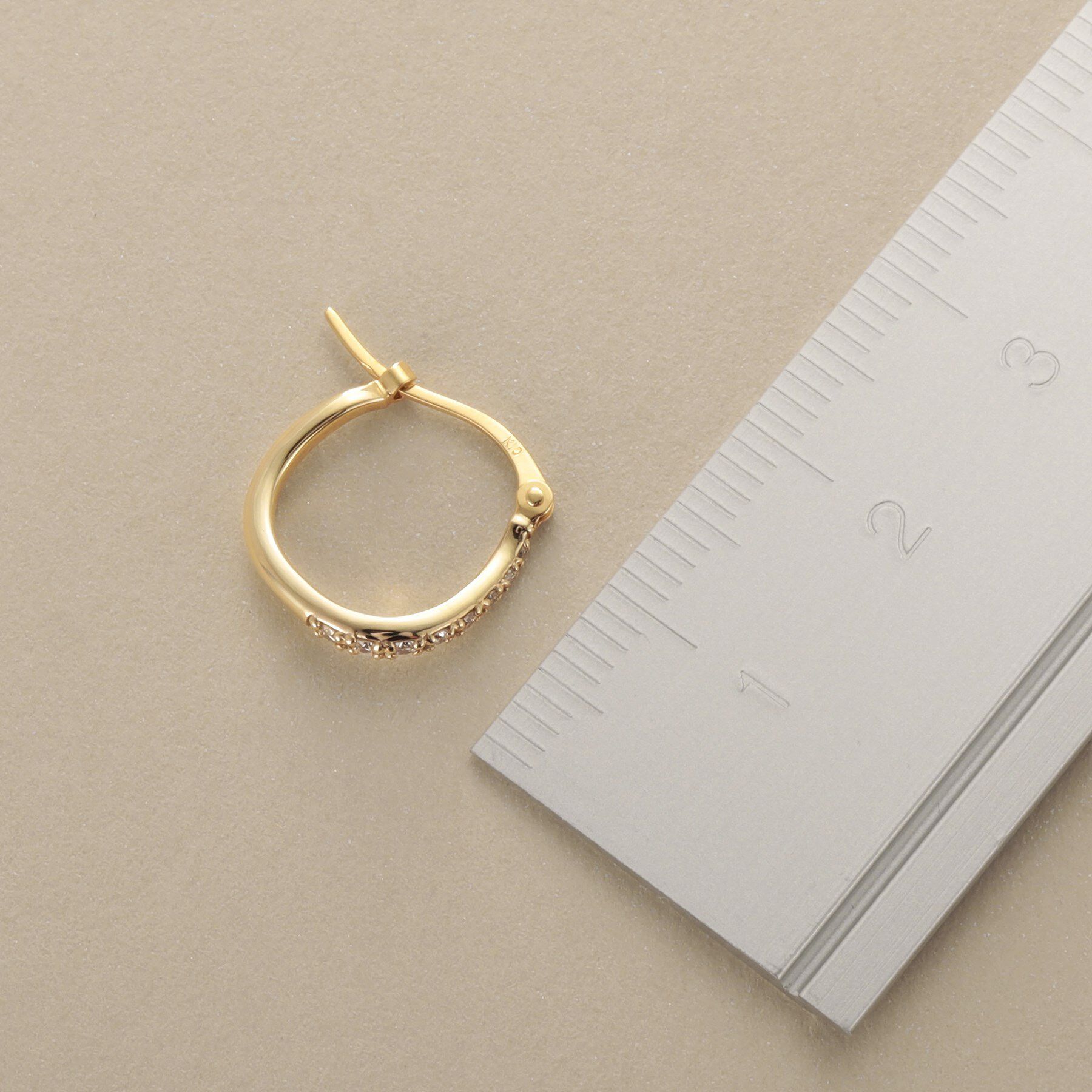 COCOSHNIK「K10ダイヤモンド グラデカーブ フープピアス」|ピアス|