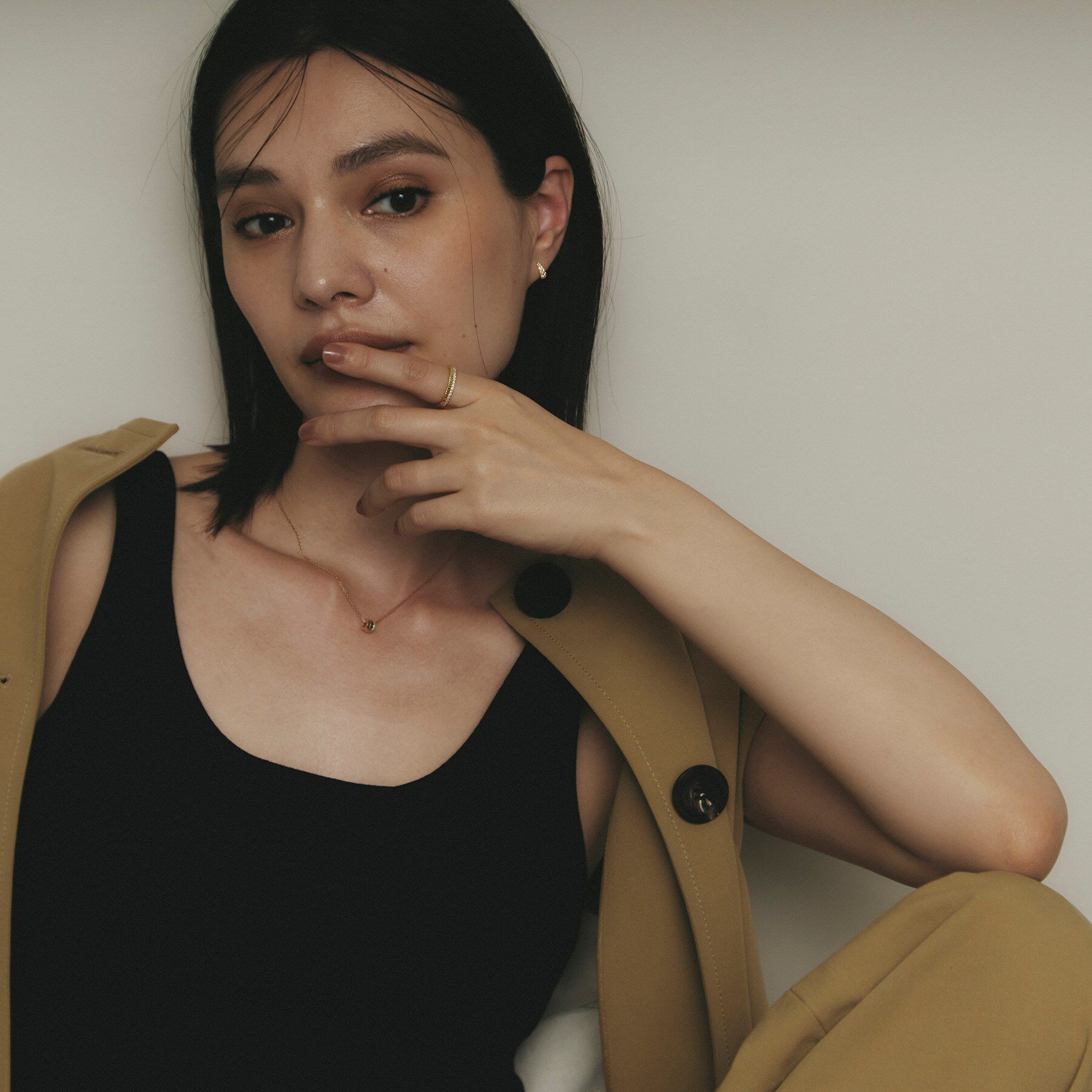 COCOSHNIK「K18ダイヤモンド ペアシェイプカーブライン スタッドピアス」|ピアス|