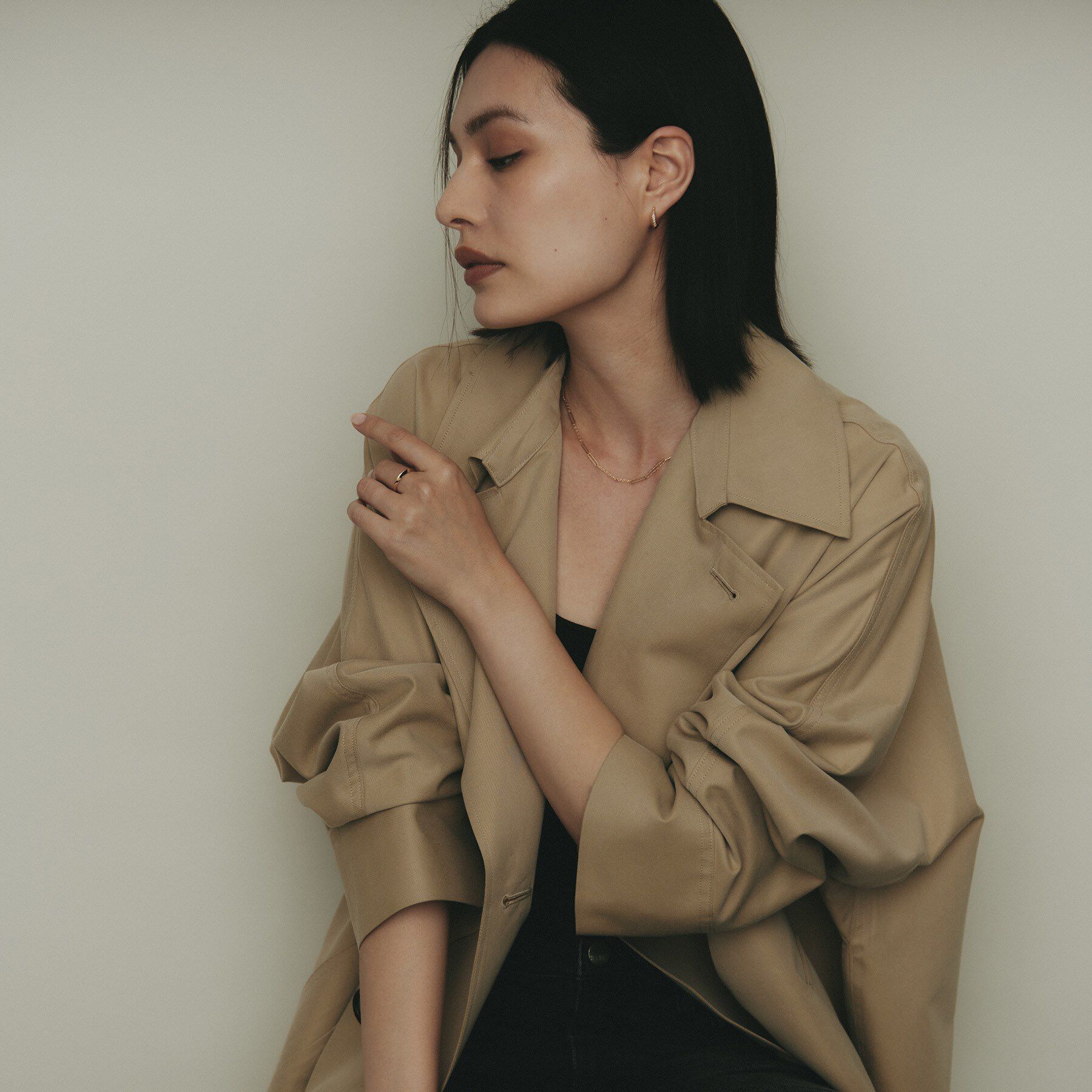 COCOSHNIK「K10ダイヤモンド しのぎテーパード フープピアス」|ピアス|