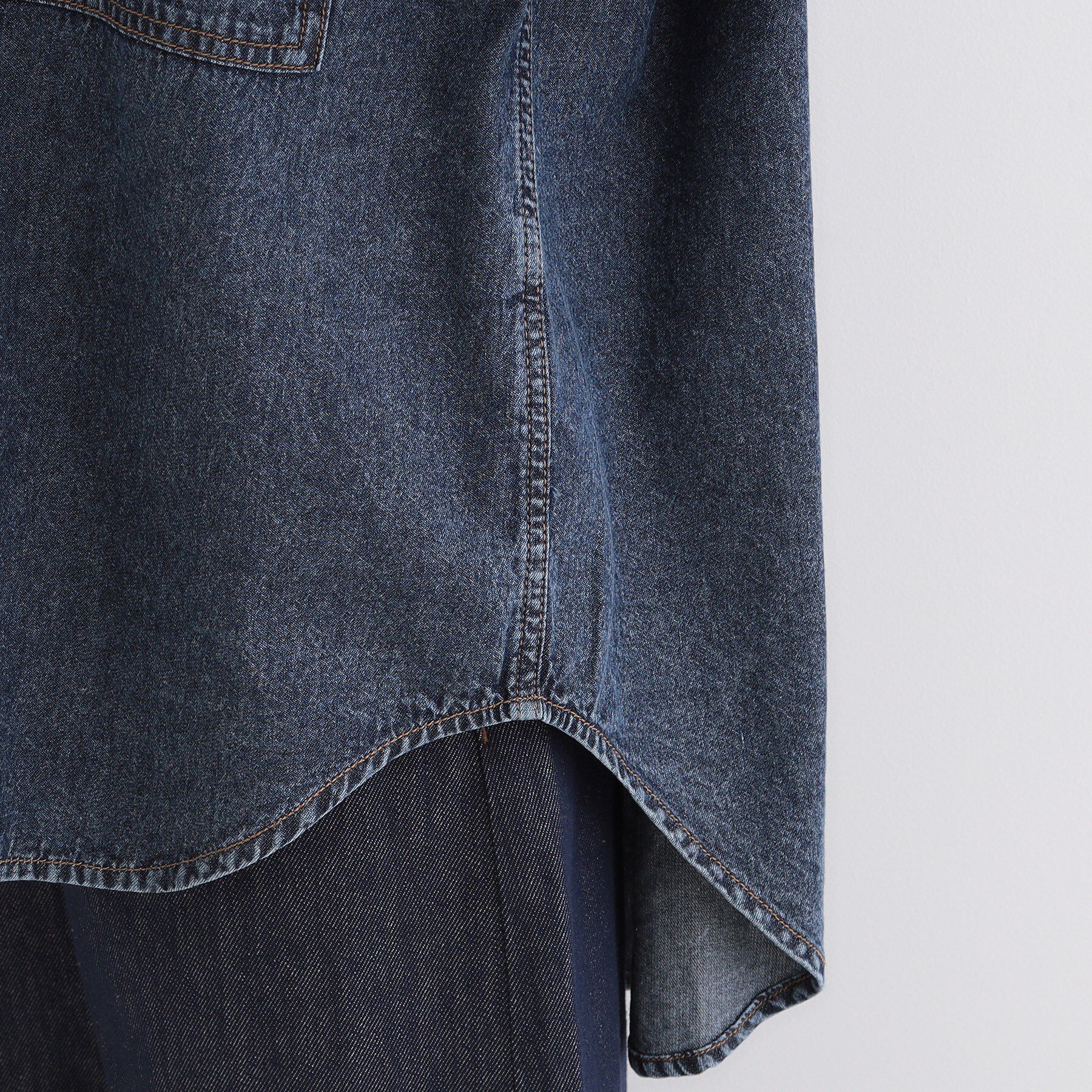 SHOO･LA･RUE「【洗濯機可/ライトオンスデニム】こなれ感をプラスする BIGポケットデニムシャツ」|シャツ・ブラウス|