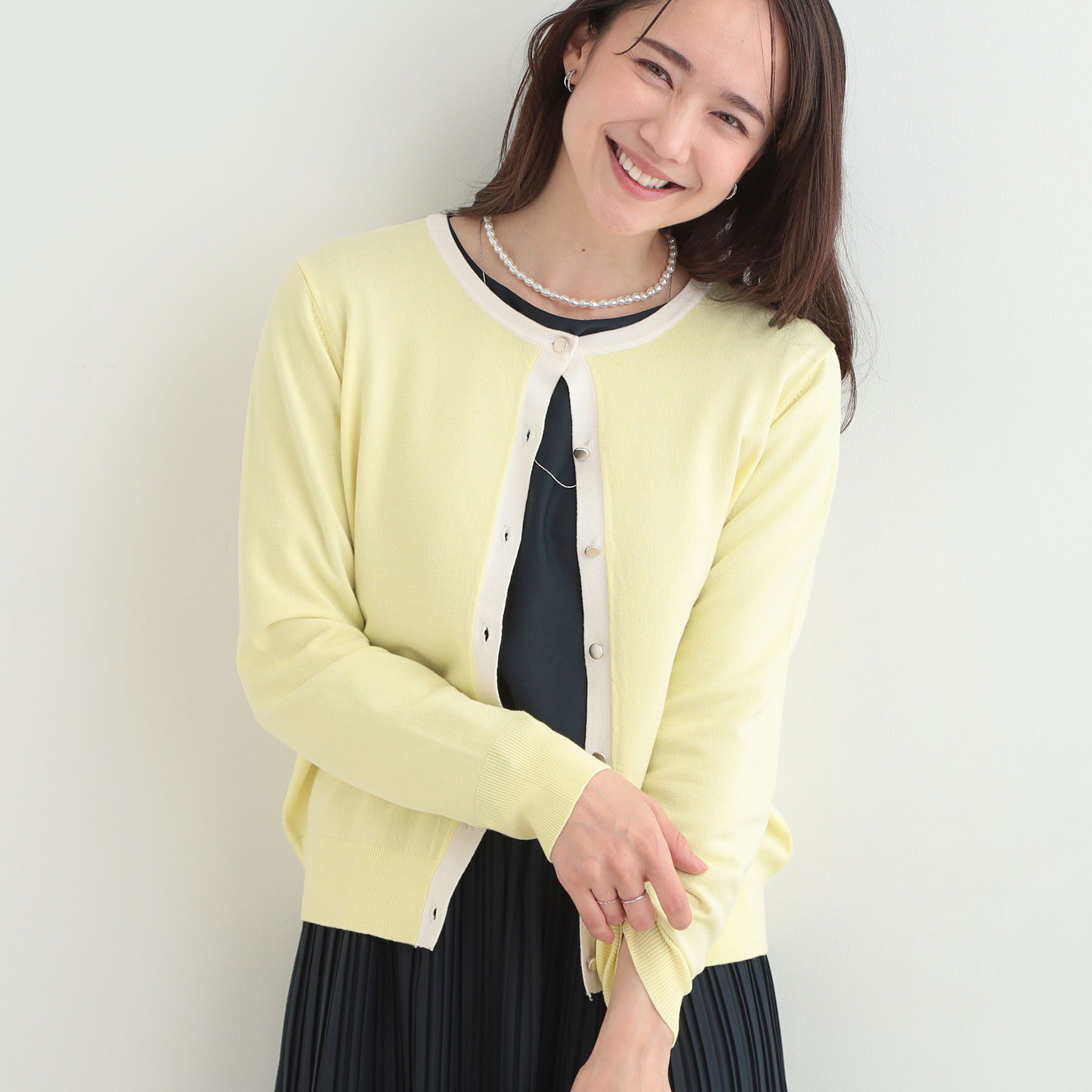 SHOO･LA･RUE「【洗濯機可/S-LL/アンサンブル可】配色クルーニットカーディガン」|カーディガン|ライトイエロー(53