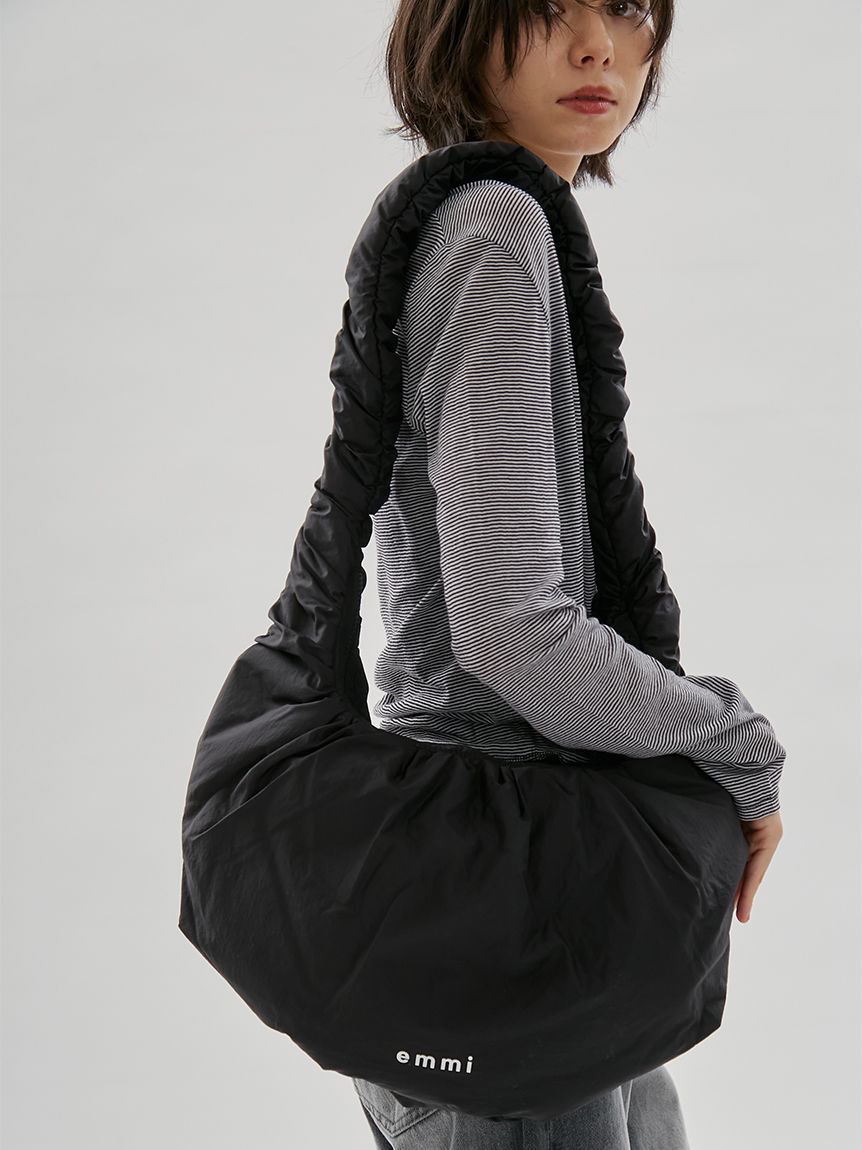 emmi atelier「ギャザーディテールショルダーバッグ/撥水」|ショルダー・メッセンジャー|