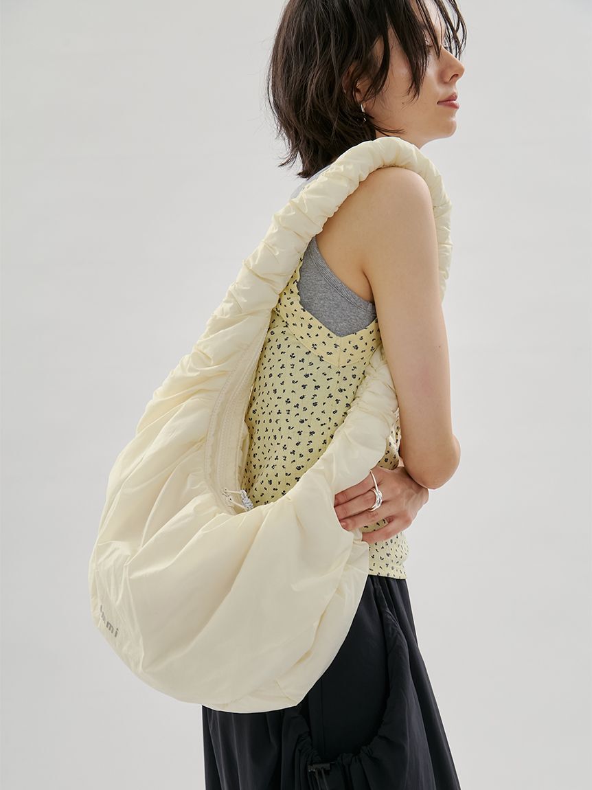 emmi atelier「ギャザーディテールショルダーバッグ/撥水」|ショルダー・メッセンジャー|