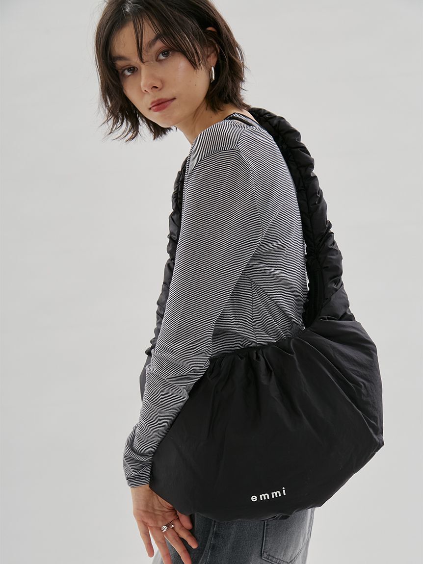 emmi atelier「ギャザーディテールショルダーバッグ/撥水」|ショルダー・メッセンジャー|BLK