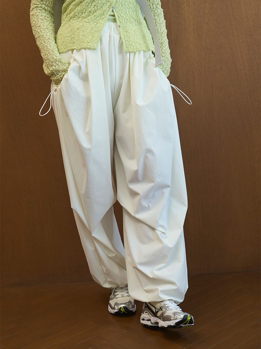 emmi atelier「eco ボリュームパラシュートパンツ/撥水/UVカット/接触冷感」|チノ|