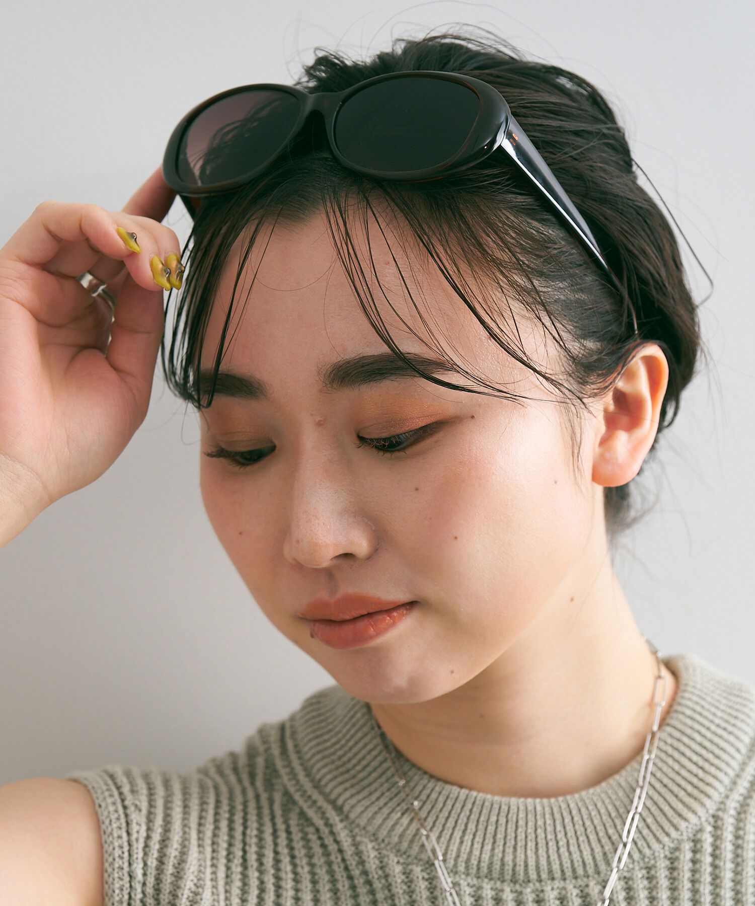  「オーバル型 サングラス｜Zoff｜SUNGLASSES 大きめ 小顔効果」|サングラス|ブラウン