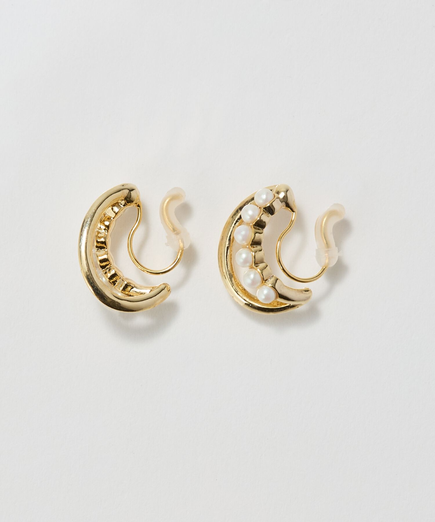 Phoebe「【痛くないシリーズ/アレルギー対応】プチパールダブルフープライトフィットイヤリング　ゴールド」|イヤリング|