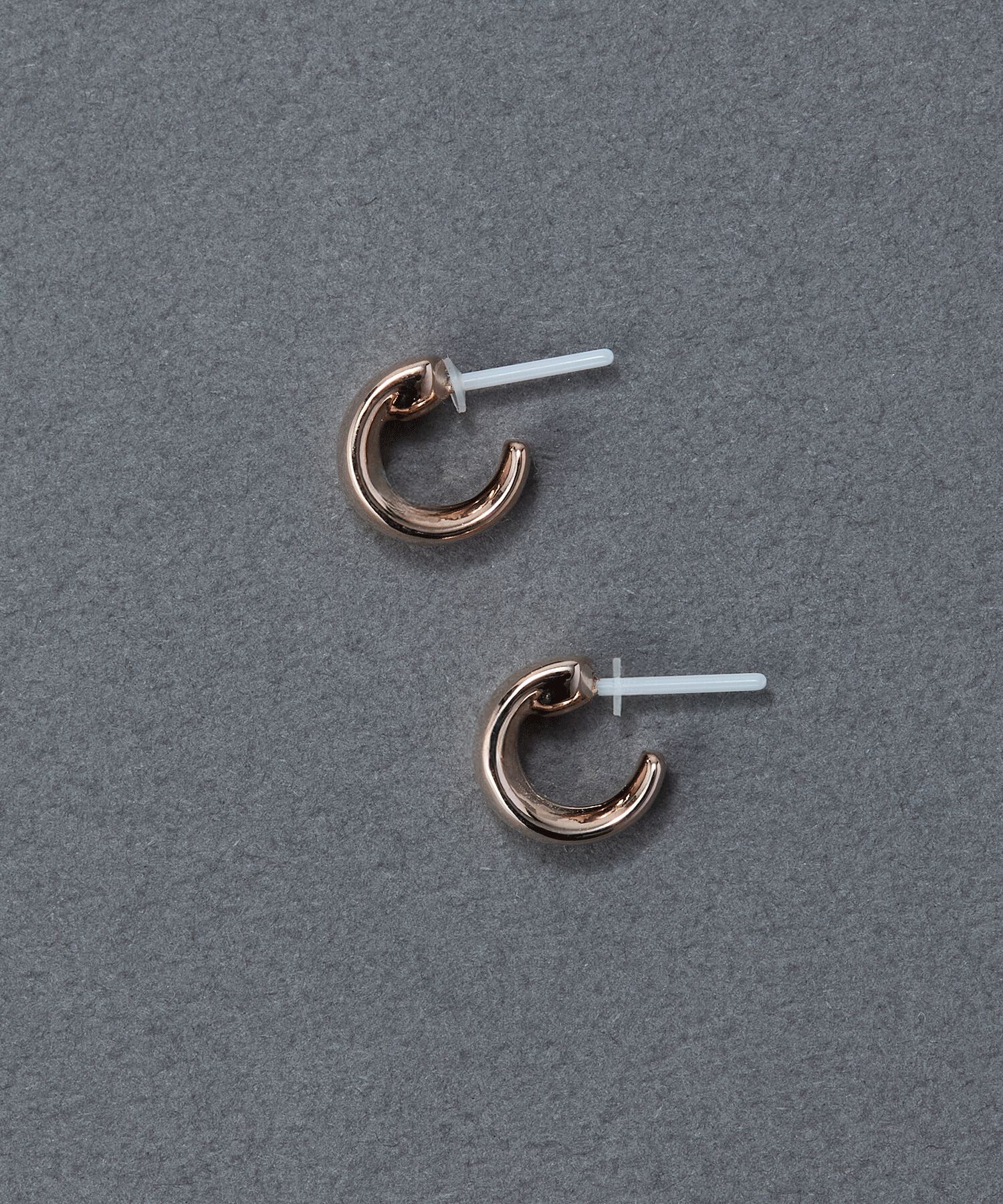 Phoebe「【金属アレルギー対応】ストレートラインセラミックポストピアス」|ピアス|