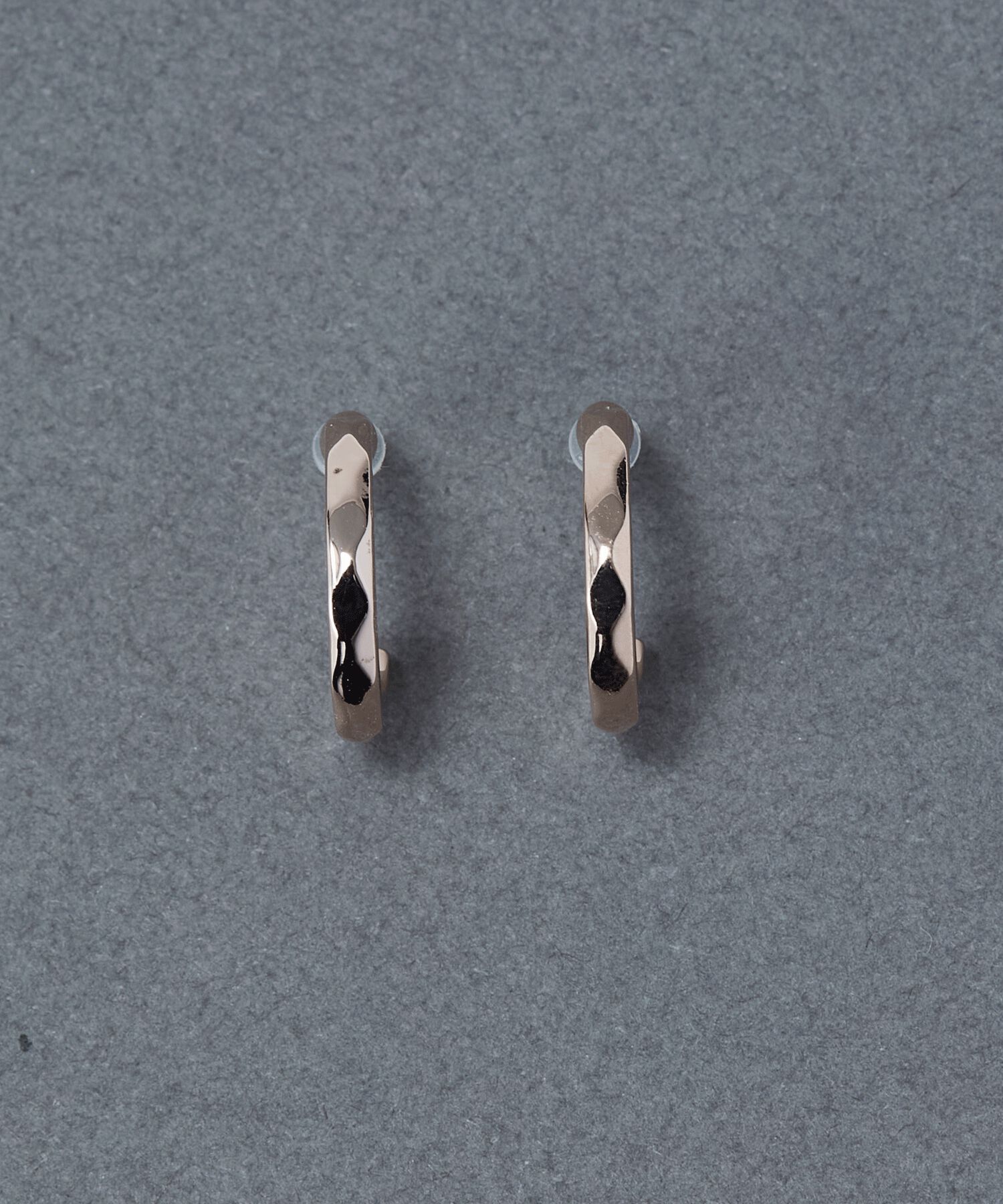 Phoebe「【金属アレルギー対応】スパークフープセラミックポストピアス」|ピアス|