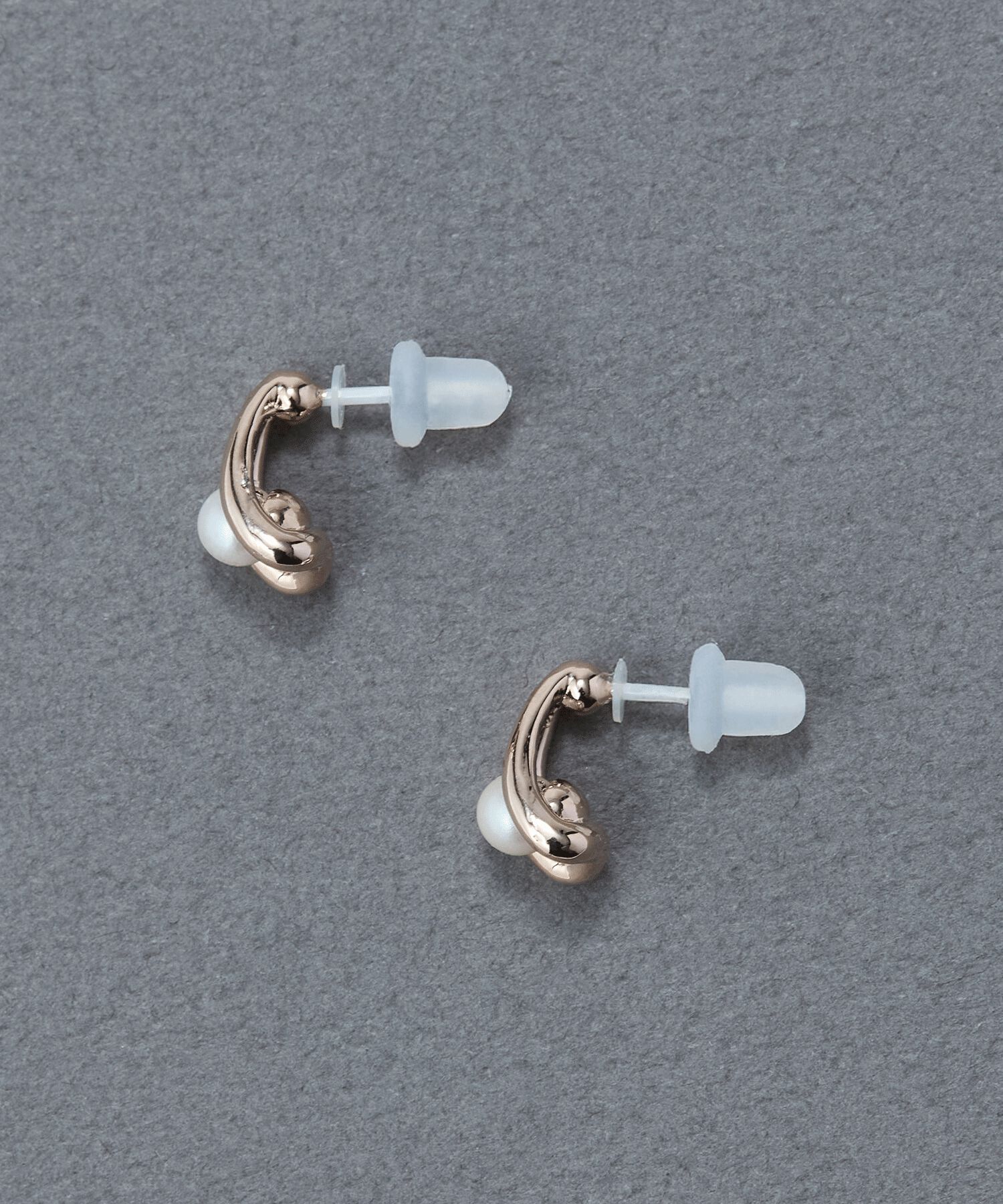 Phoebe「【金属アレルギー対応】ドロップパールセラミックポストピアス」|ピアス|