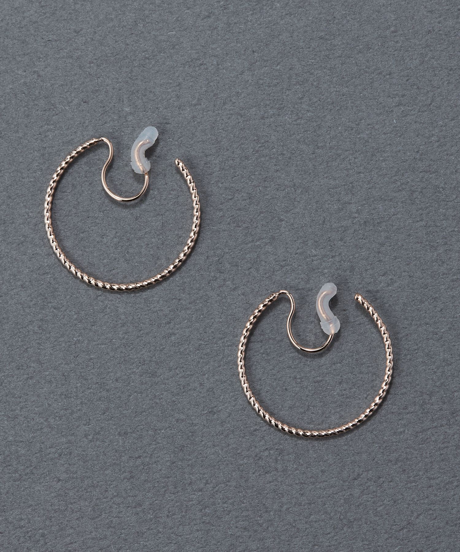 Phoebe「【痛くないシリーズ/金属アレルギー対応】ファインスレッドフープライトフィットイヤリング」|イヤリング|