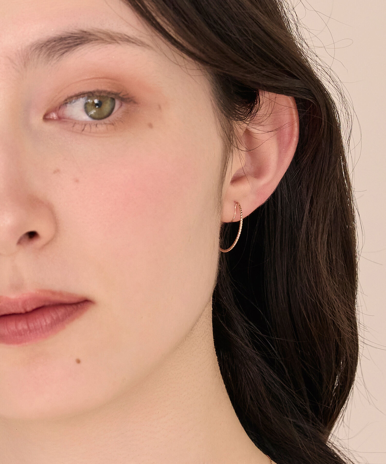 Phoebe「【痛くないシリーズ/金属アレルギー対応】ファインスレッドフープライトフィットイヤリング」|イヤリング|