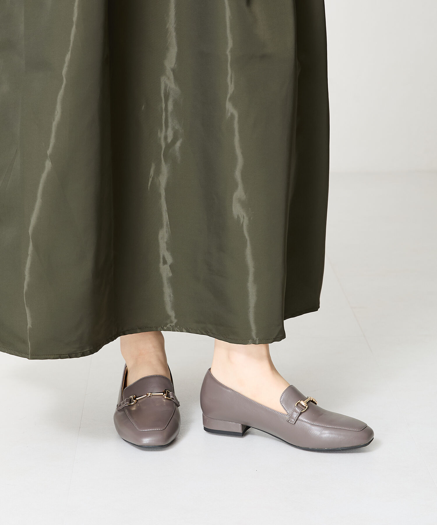 ORiental TRaffic「【跳べるパンプス/シリーズ累計１５０万足突破】スクエアトゥビットモチーフ  ローファー /R-3210」|パンプス|