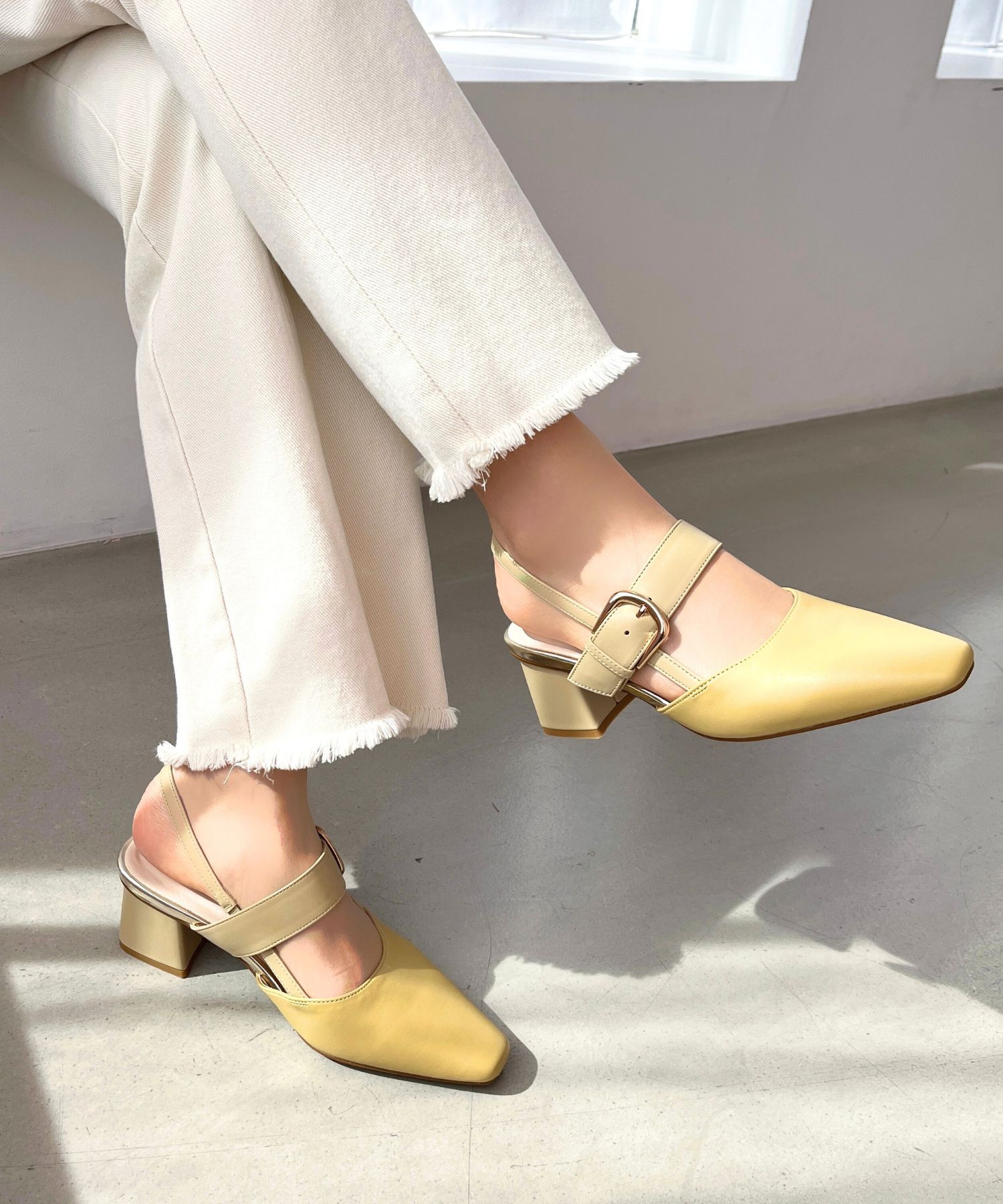 ORiental TRaffic「【トレンド】変形ヒールバックストラップパンプス/41101 パンプス 人気 売れてる スクエアトゥ」|サンダル|YELLOW